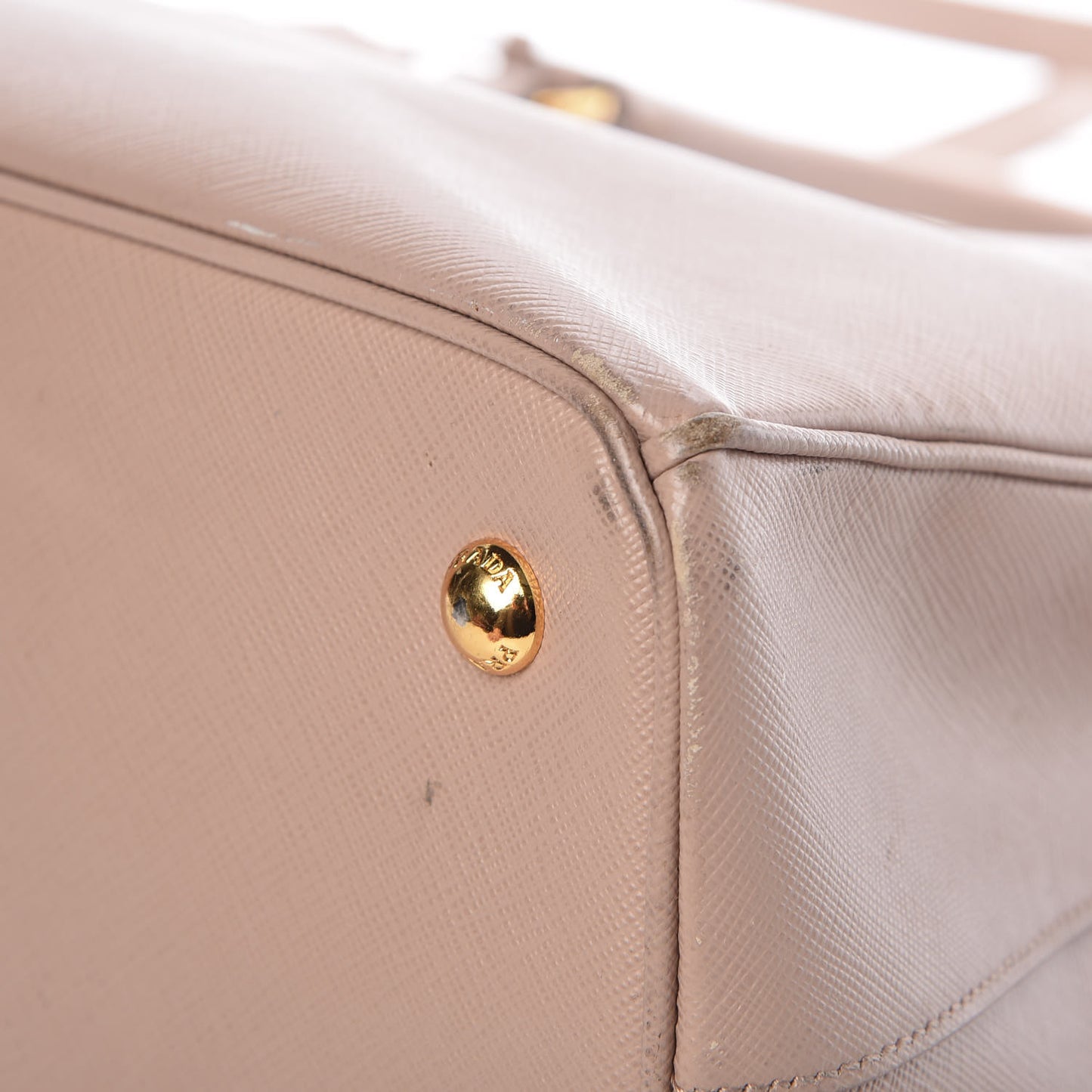 Saffiano Lux Medium Tote Cammeo