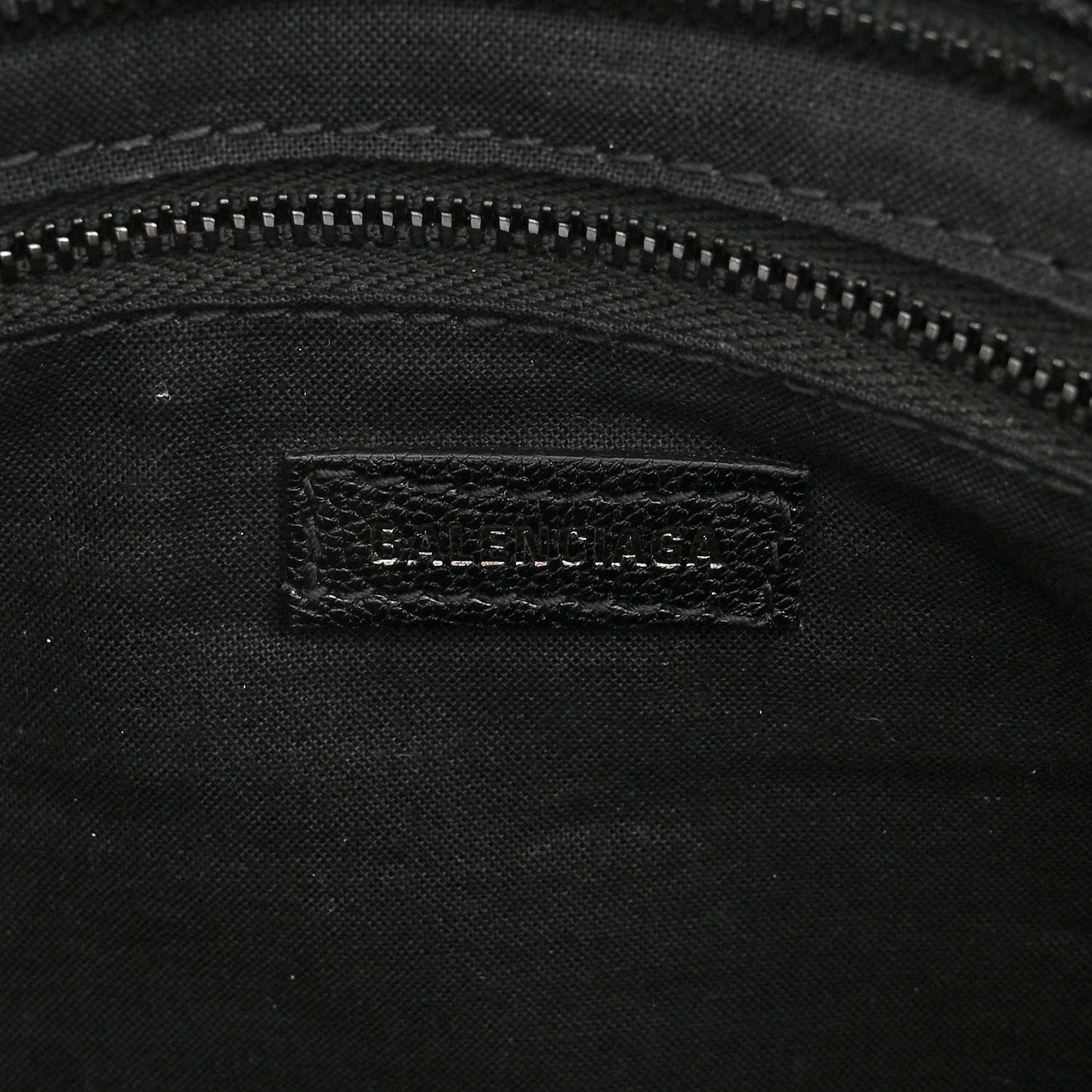 Chevre Black Metallic Edge Hardware S City Black