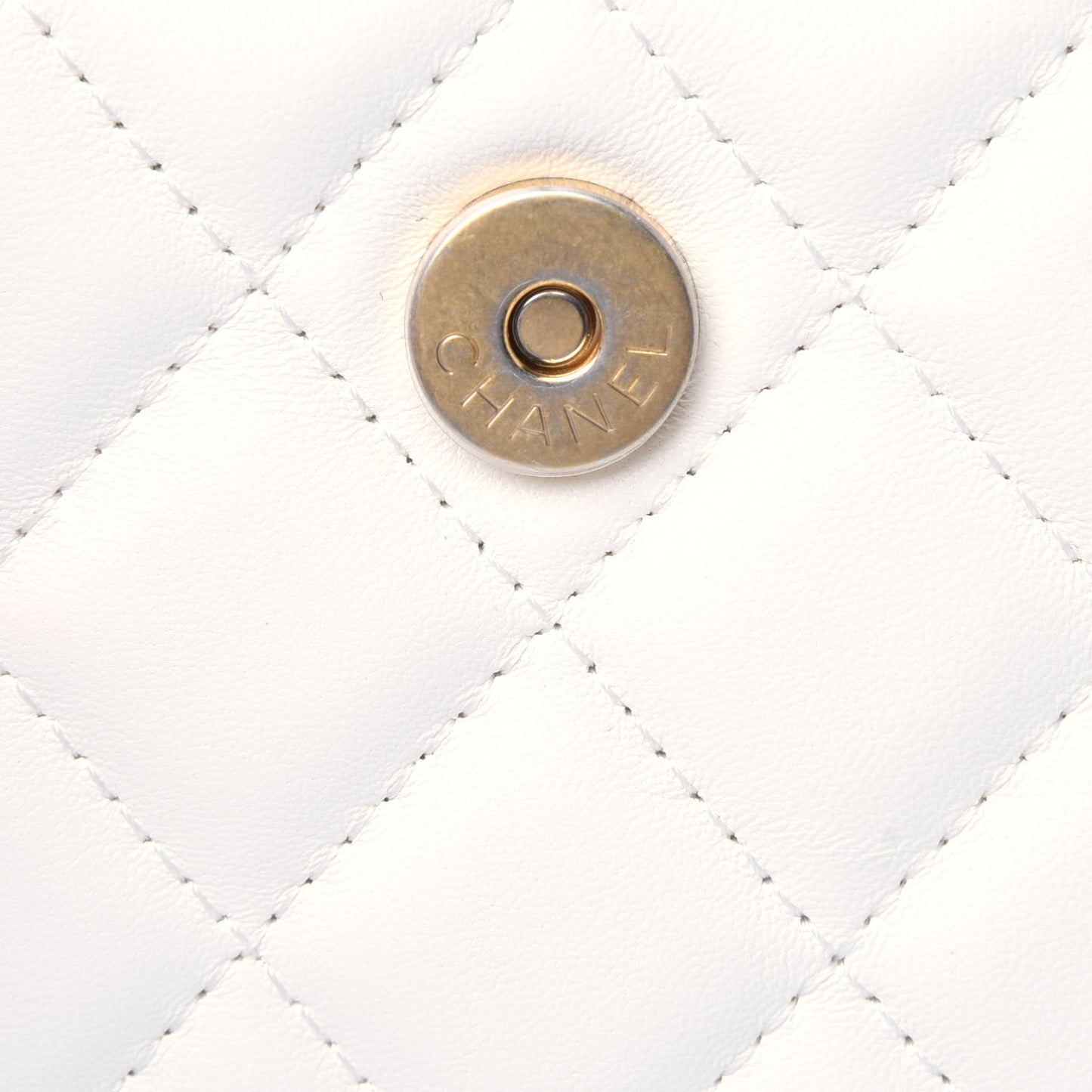 Lambskin Quilted Pearl Crush Clutch With Chain White