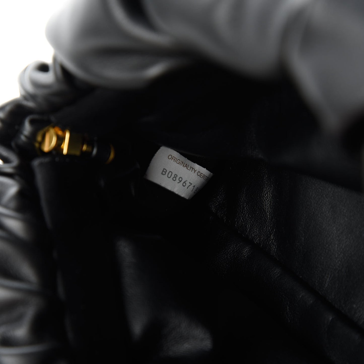 Calfskin The Pouch Chain Black