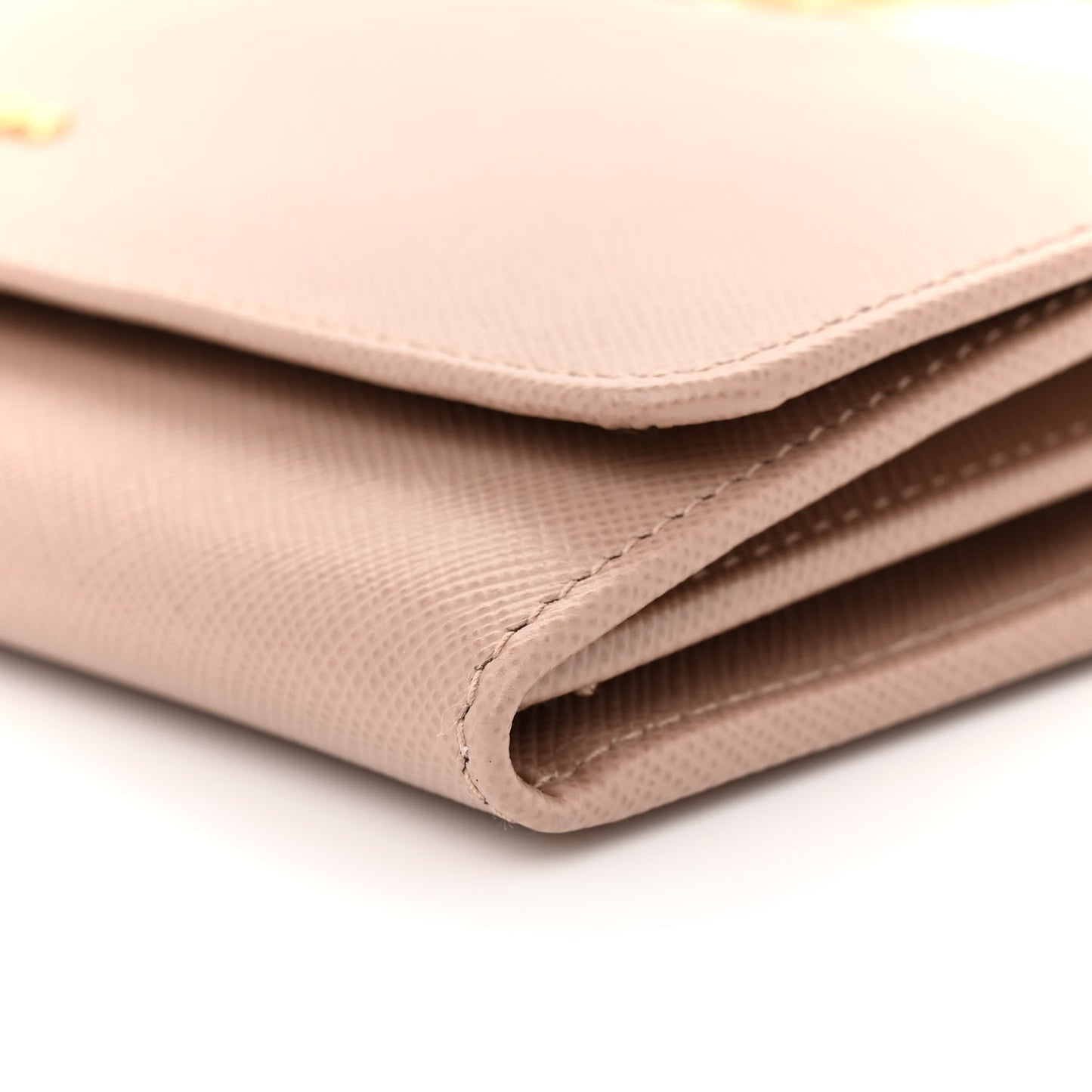 Saffiano Metal Oro Chain Wallet Cammeo