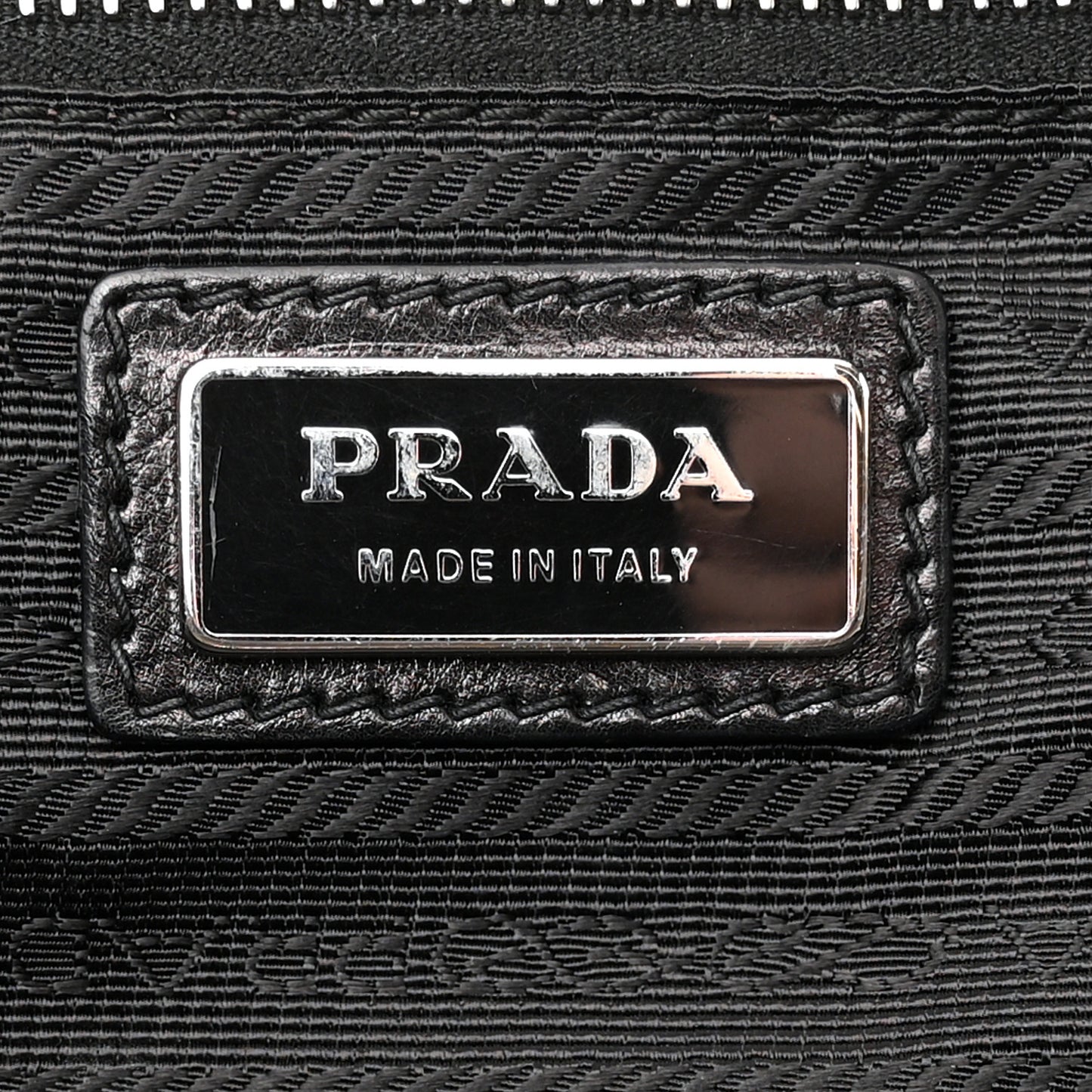 Glace Calfskin Zippers Plaque Boston Black