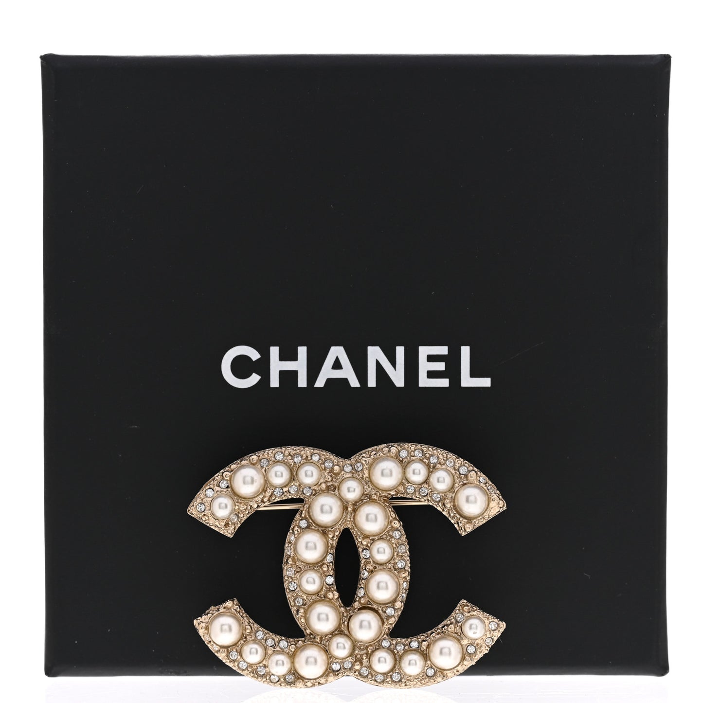 Metal Crystal Graduated Pearl CC Brooch Gold
