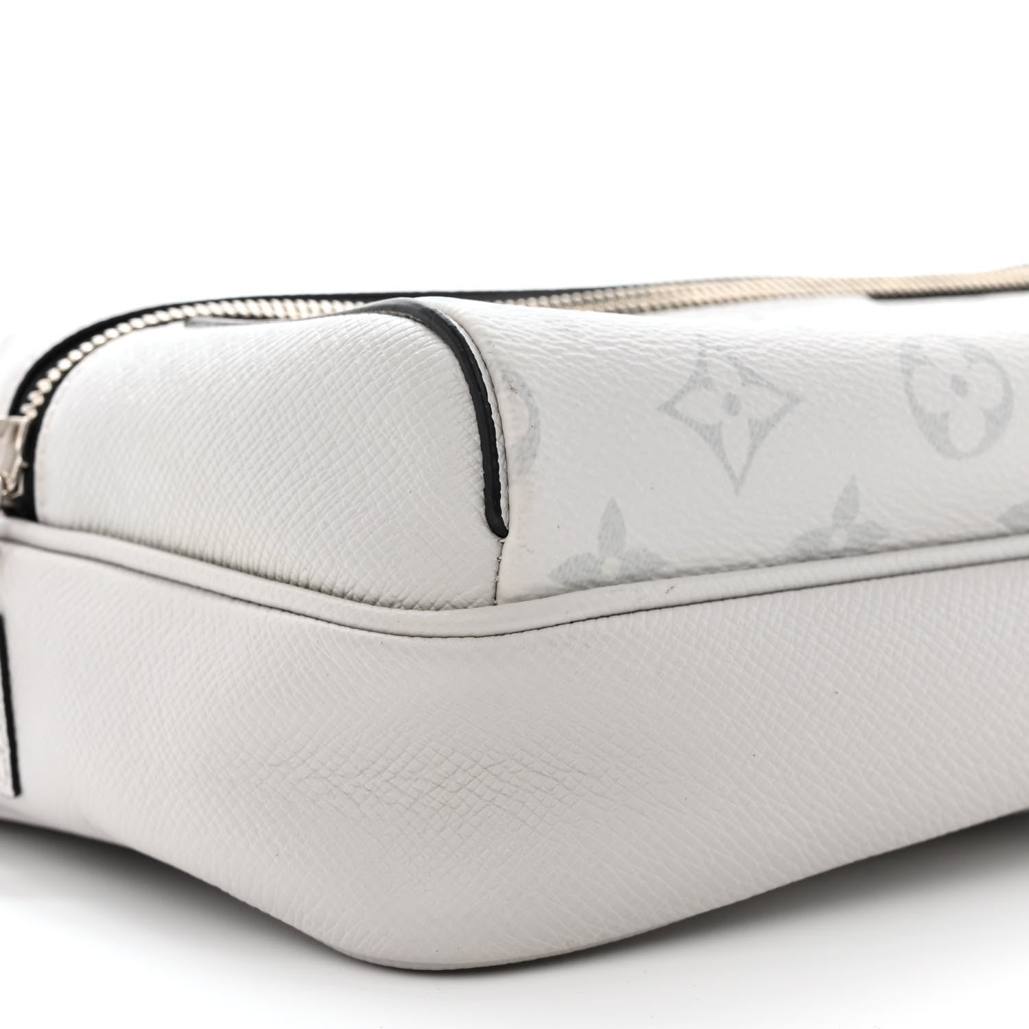 Louis Vuitton Taigarama Outdoor Messenger Antartica 9 of 14