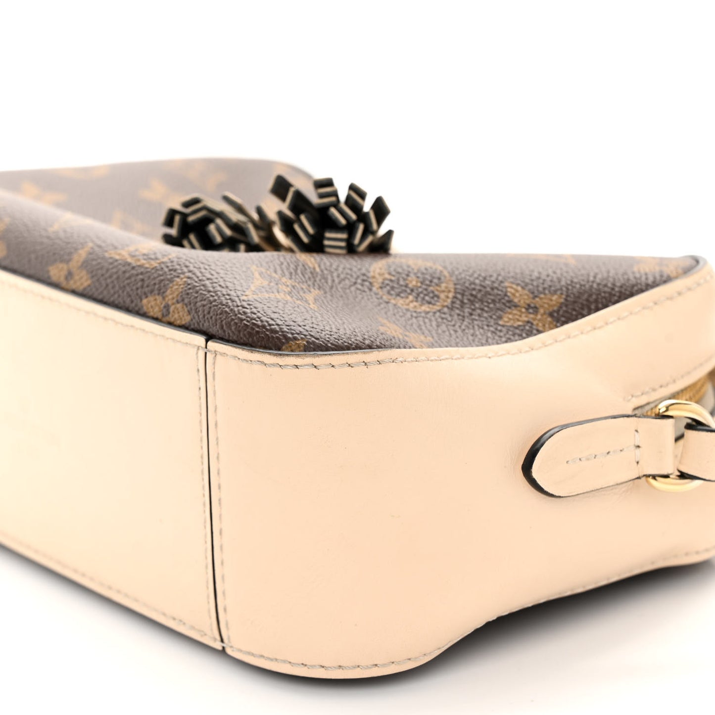 Monogram Saintonge Creme