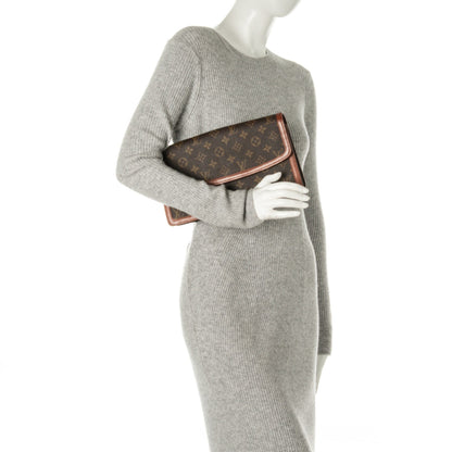 Louis Vuitton Monogram Pochette Dame 29 2 of 8