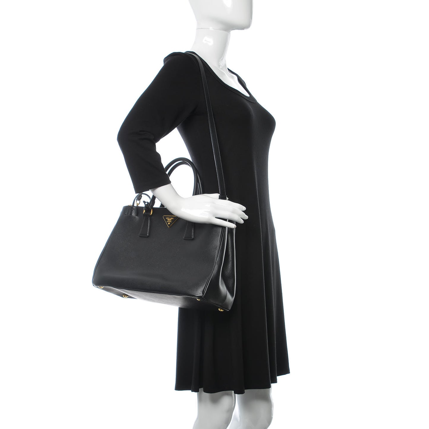 Saffiano Medium Galleria Double Zip Tote Black