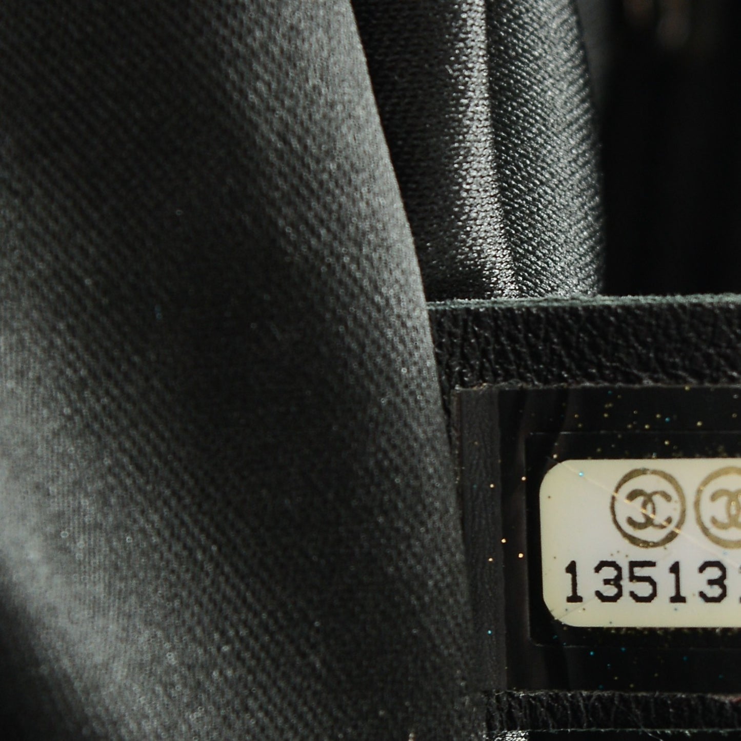 Glazed Calfskin Stitched On The Road Flap Black