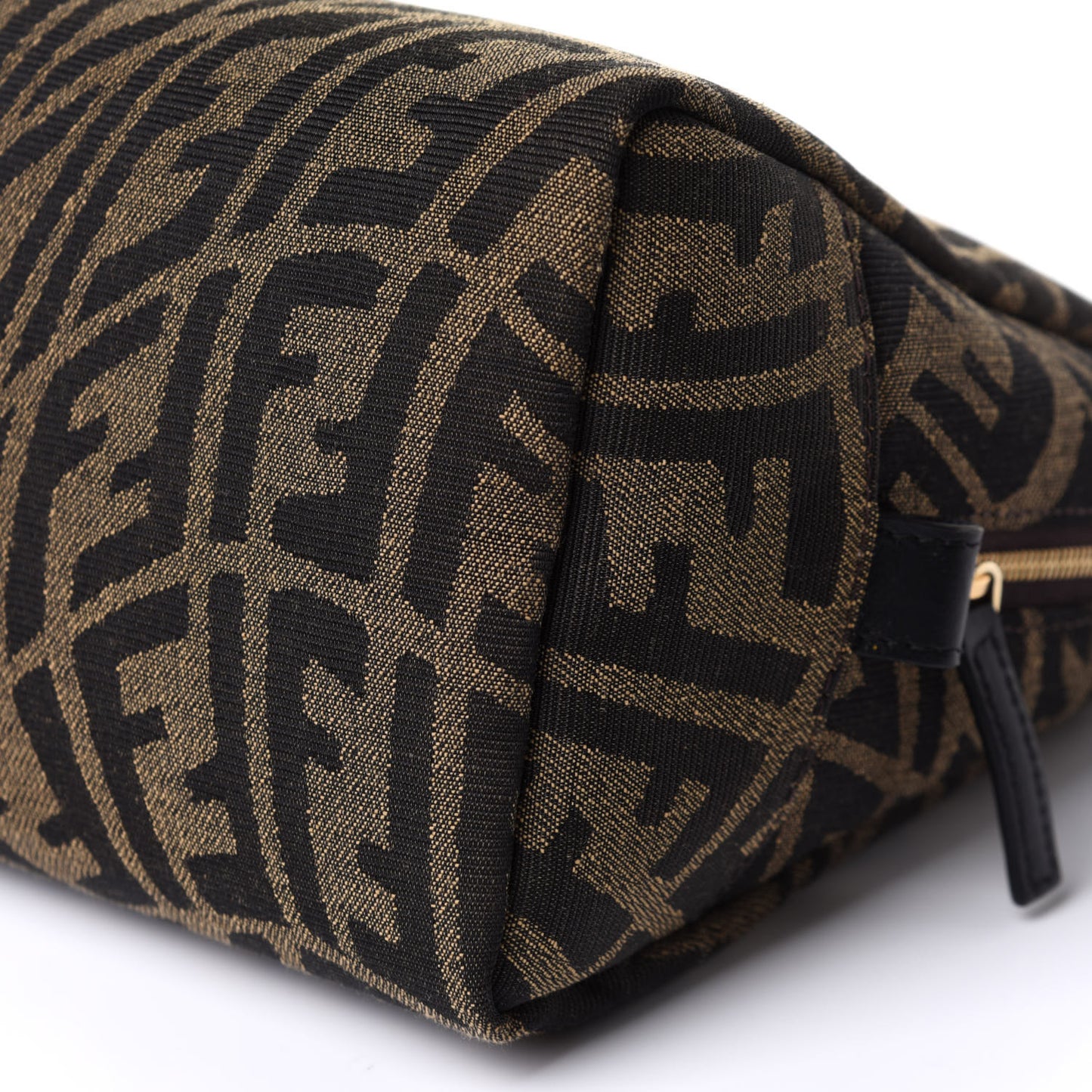 X SARAH COLEMAN Fabric Jacquard Vitello King FF Vertigo Medium Trapezoid Beauty Pouch Tobacco Moro Black