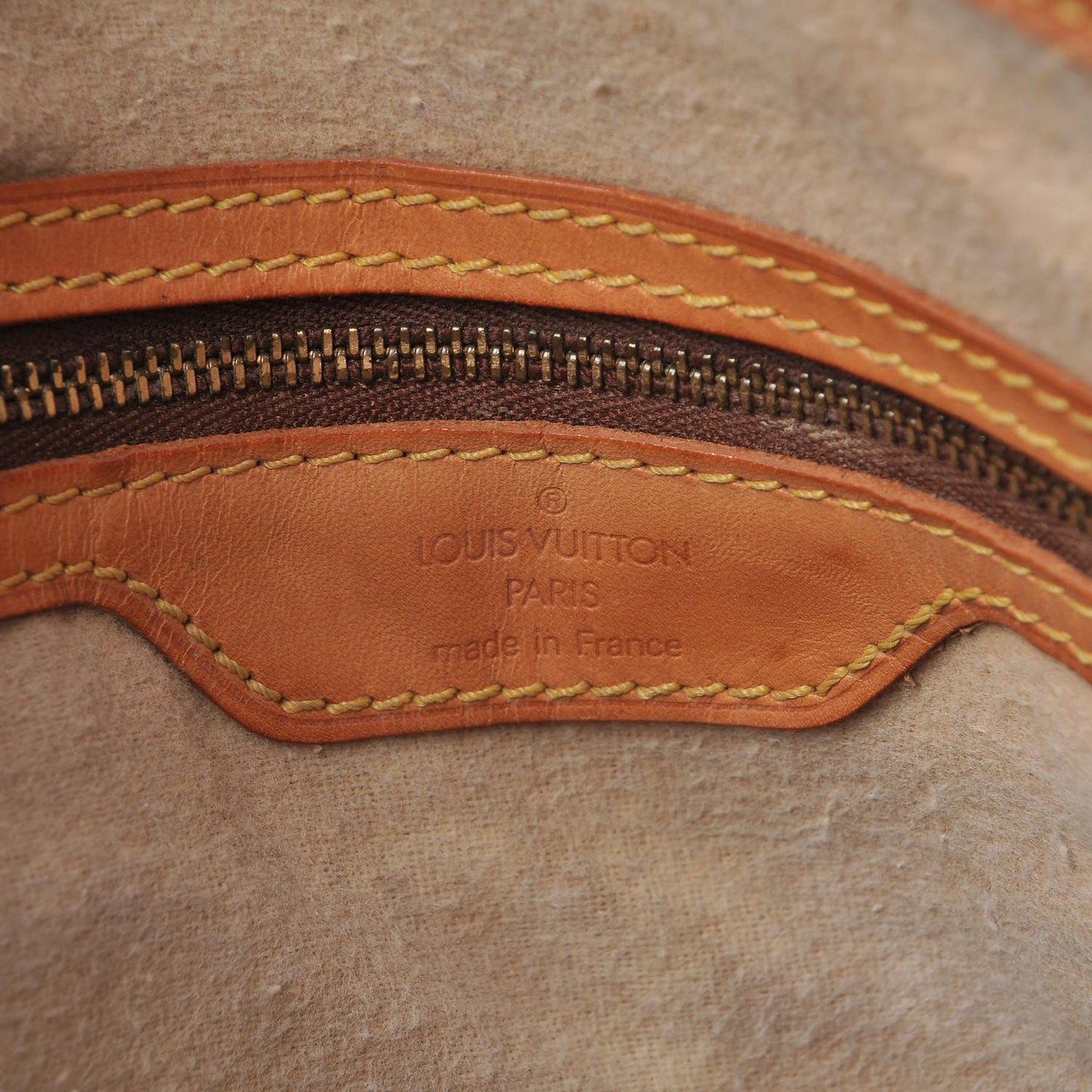 Monogram Petit Bucket 23