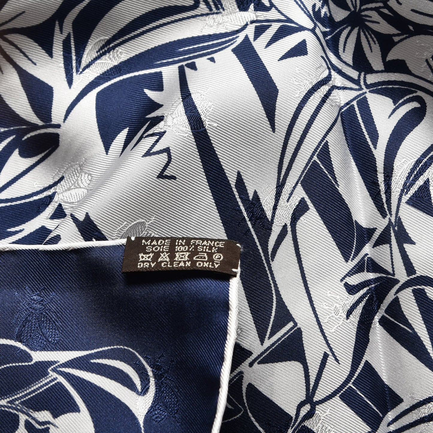 Silk Tatouage Flamingo Party Scarf 90 Bleu Blanc