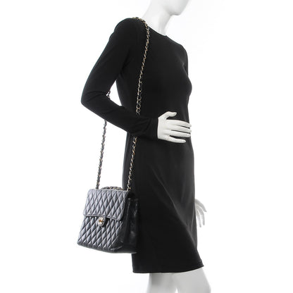 Chanel Caviar Quilted Jumbo Single Flap Black 4 of 20