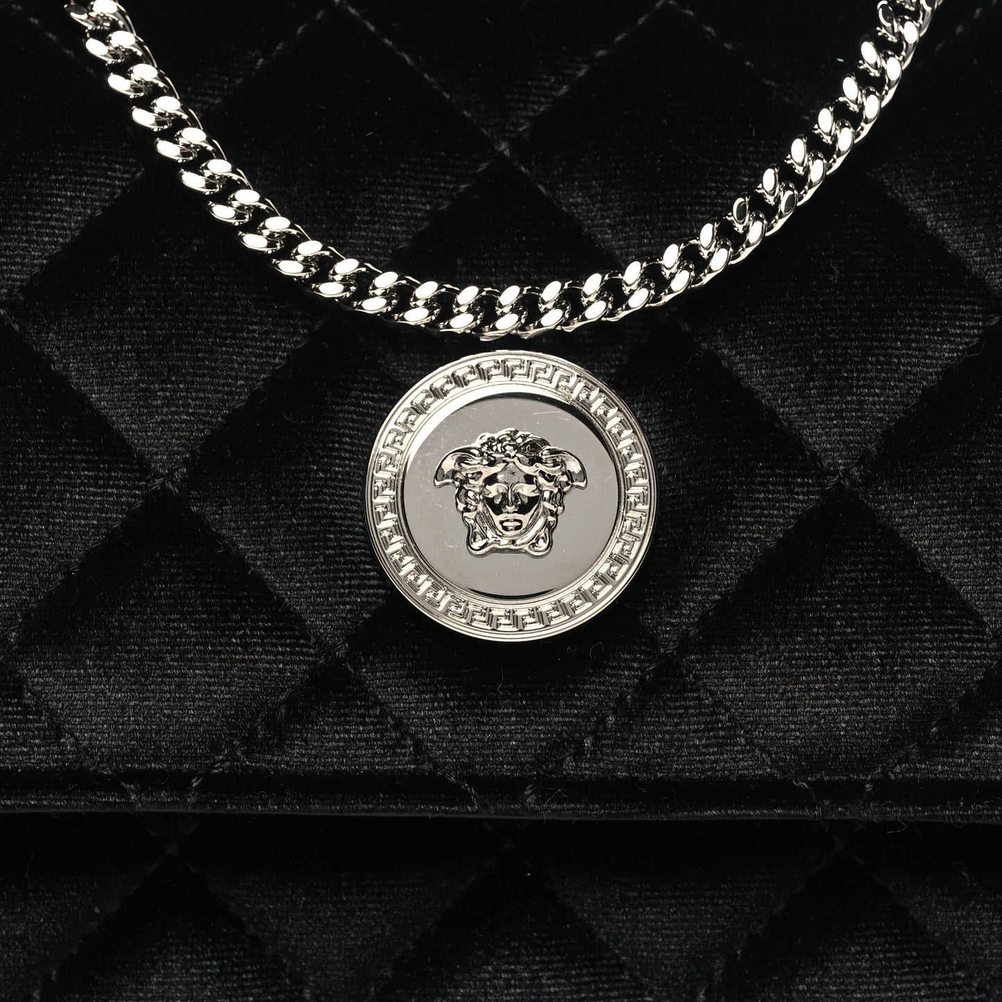 Velvet Quilted Medusa Wallet On Chain Black
