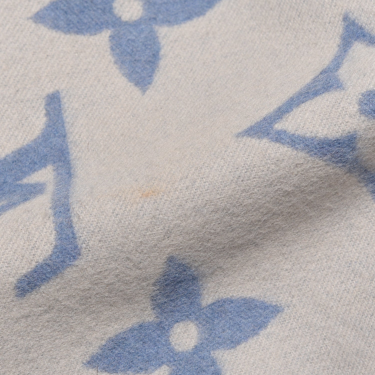 Louis Vuitton Cashmere Monogram Reykjavik Scarf Denim 7 of 7