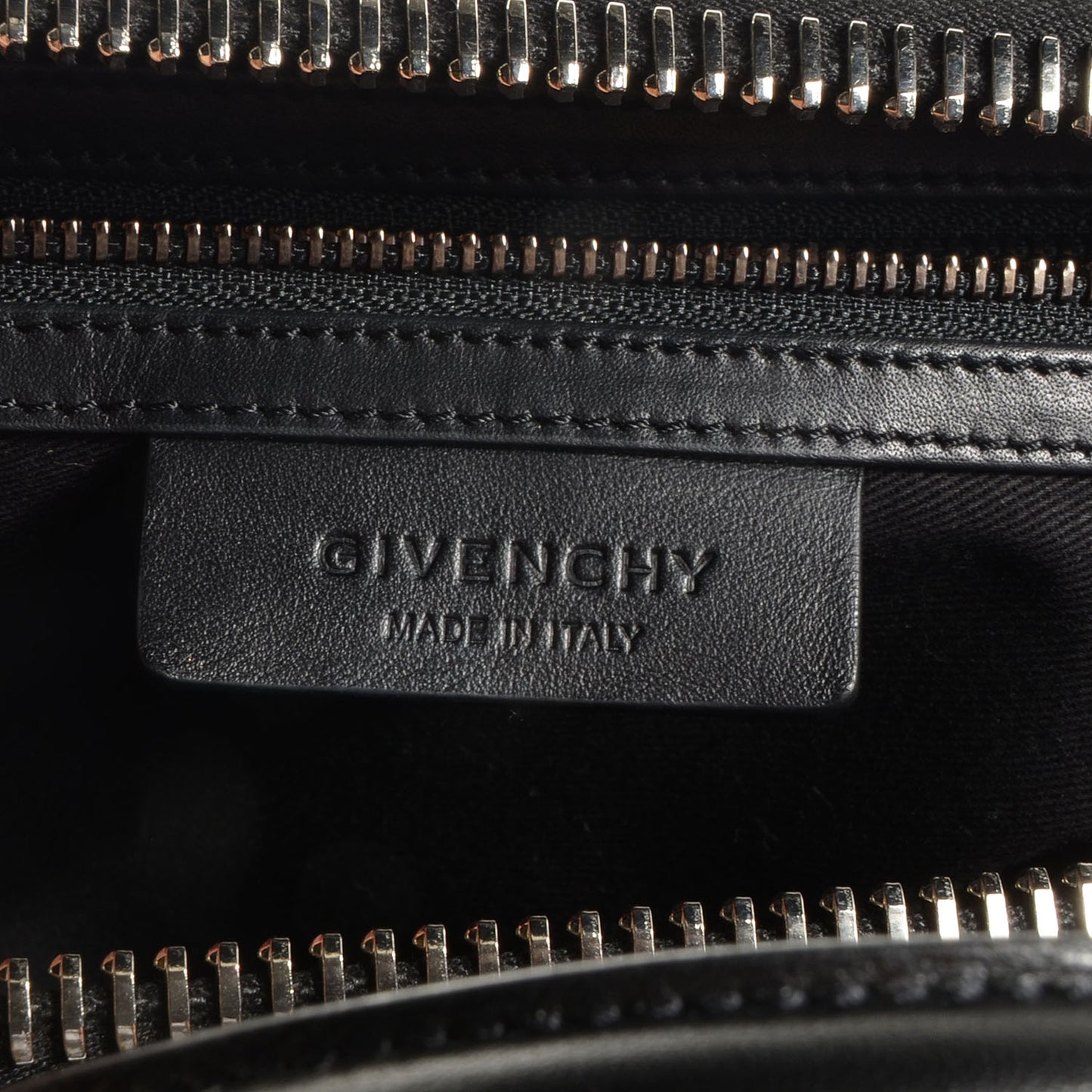 Calfskin 3D Stud Medium Antigona Black