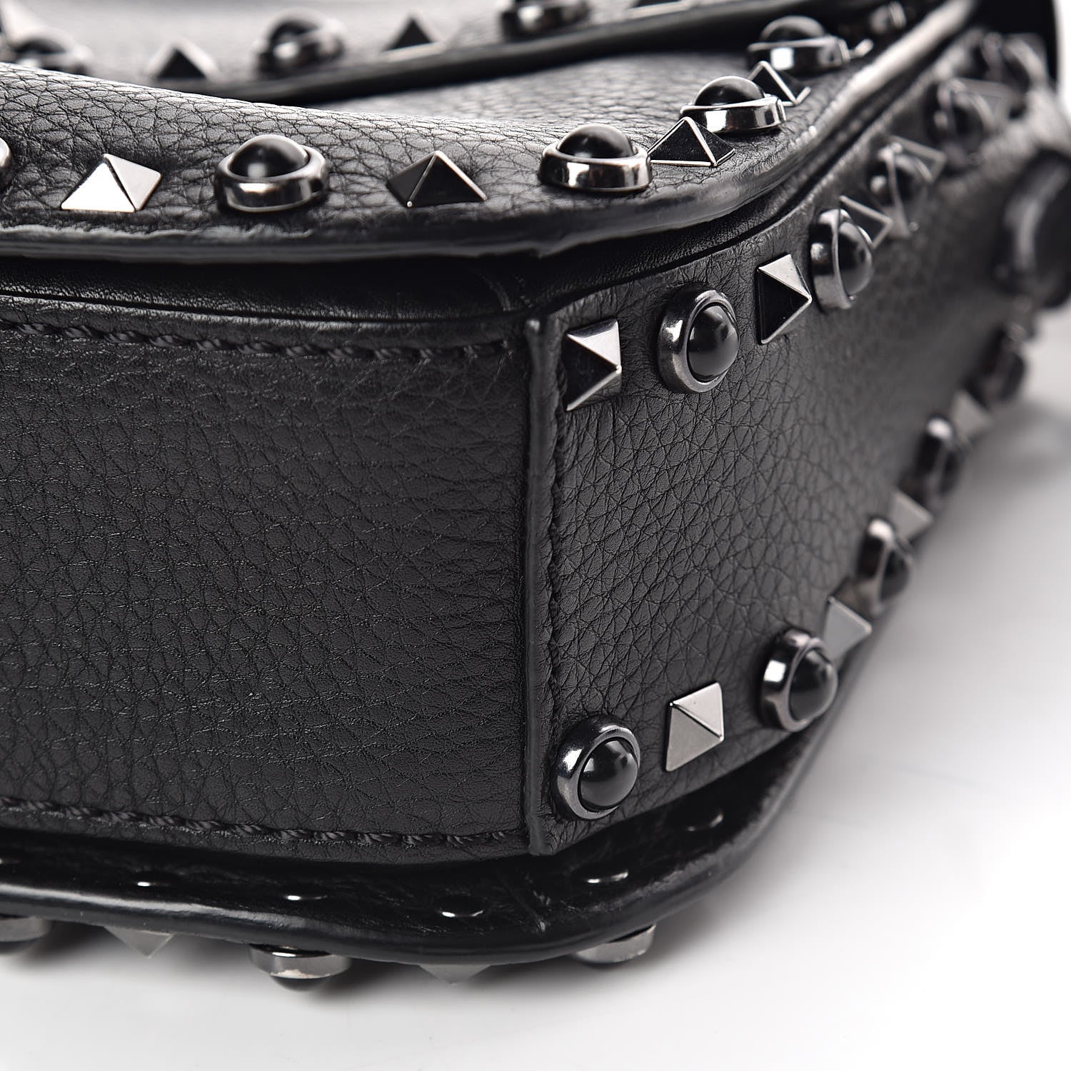 Valentino Garavani Pebbled Calfskin Onyx Medium Guitar Strap Rockstud Rolling Flap Saddle Bag Black 13 of 18
