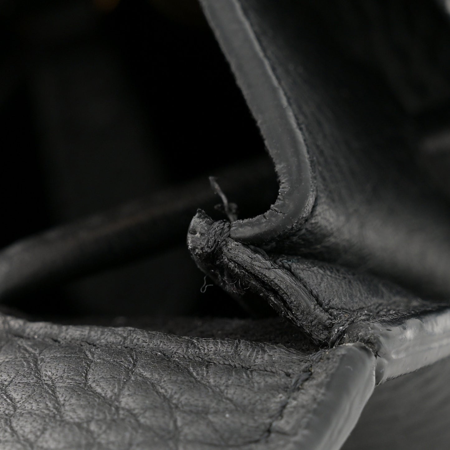 Heavy Grain Iris Tote Black