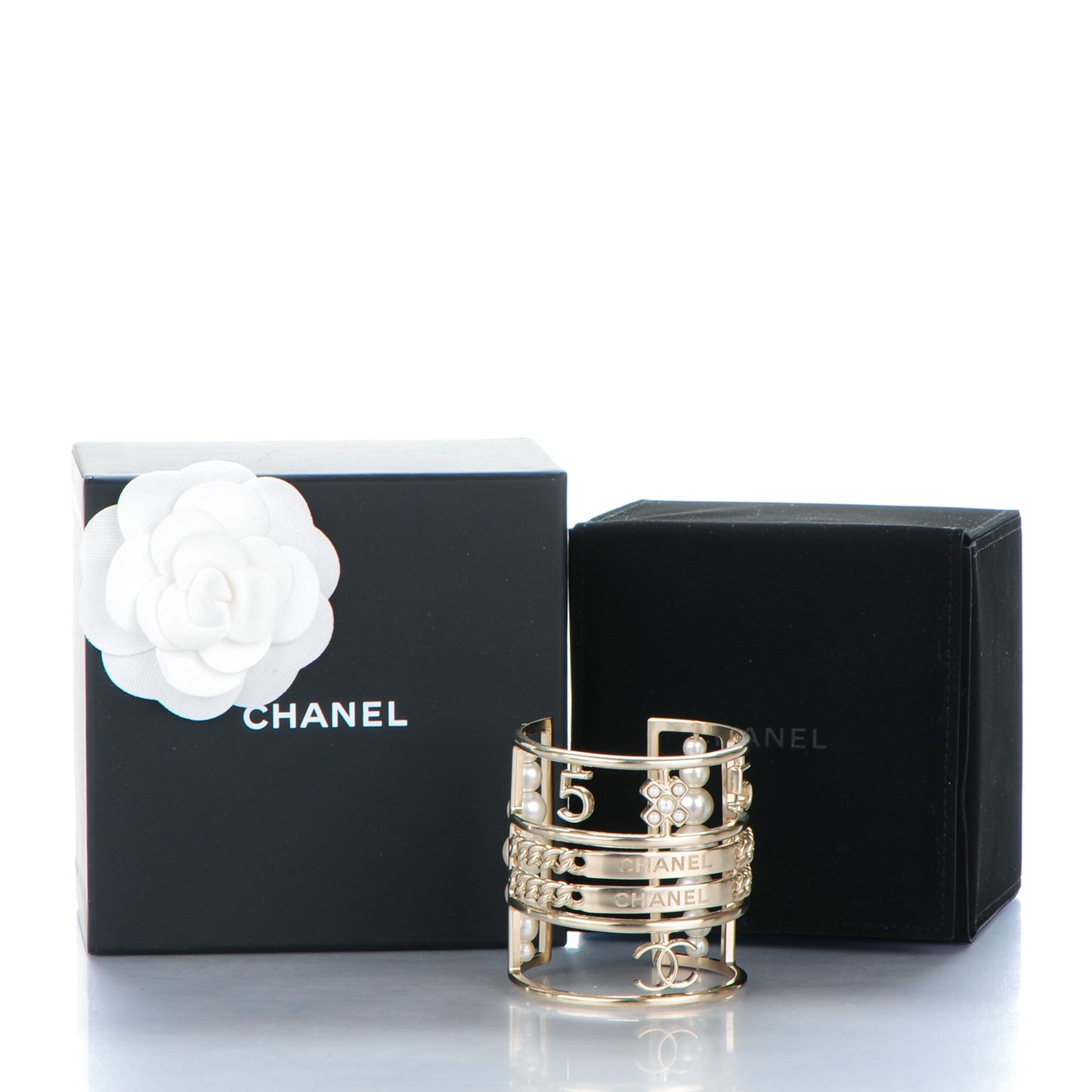 Metal Pearl CC Cuff Gold