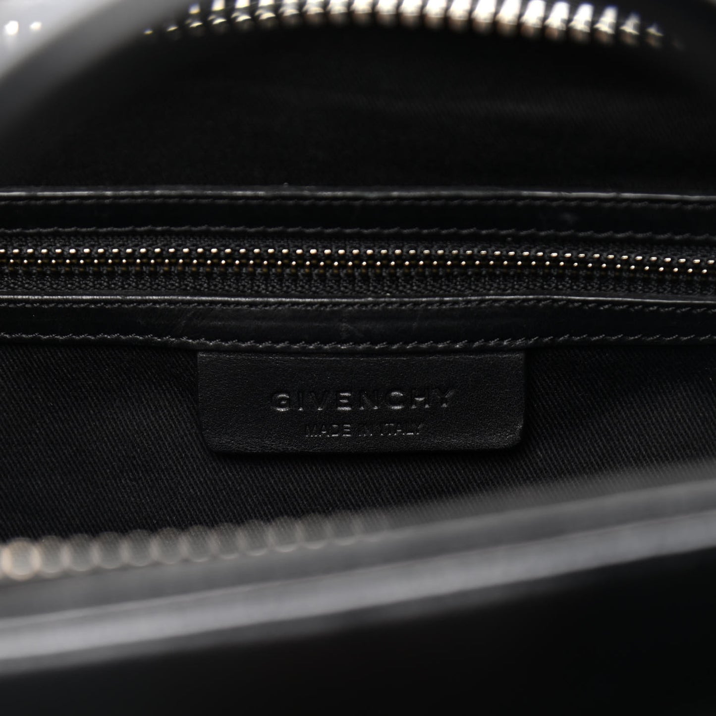 Shiny Lord Calfskin Medium Antigona Black