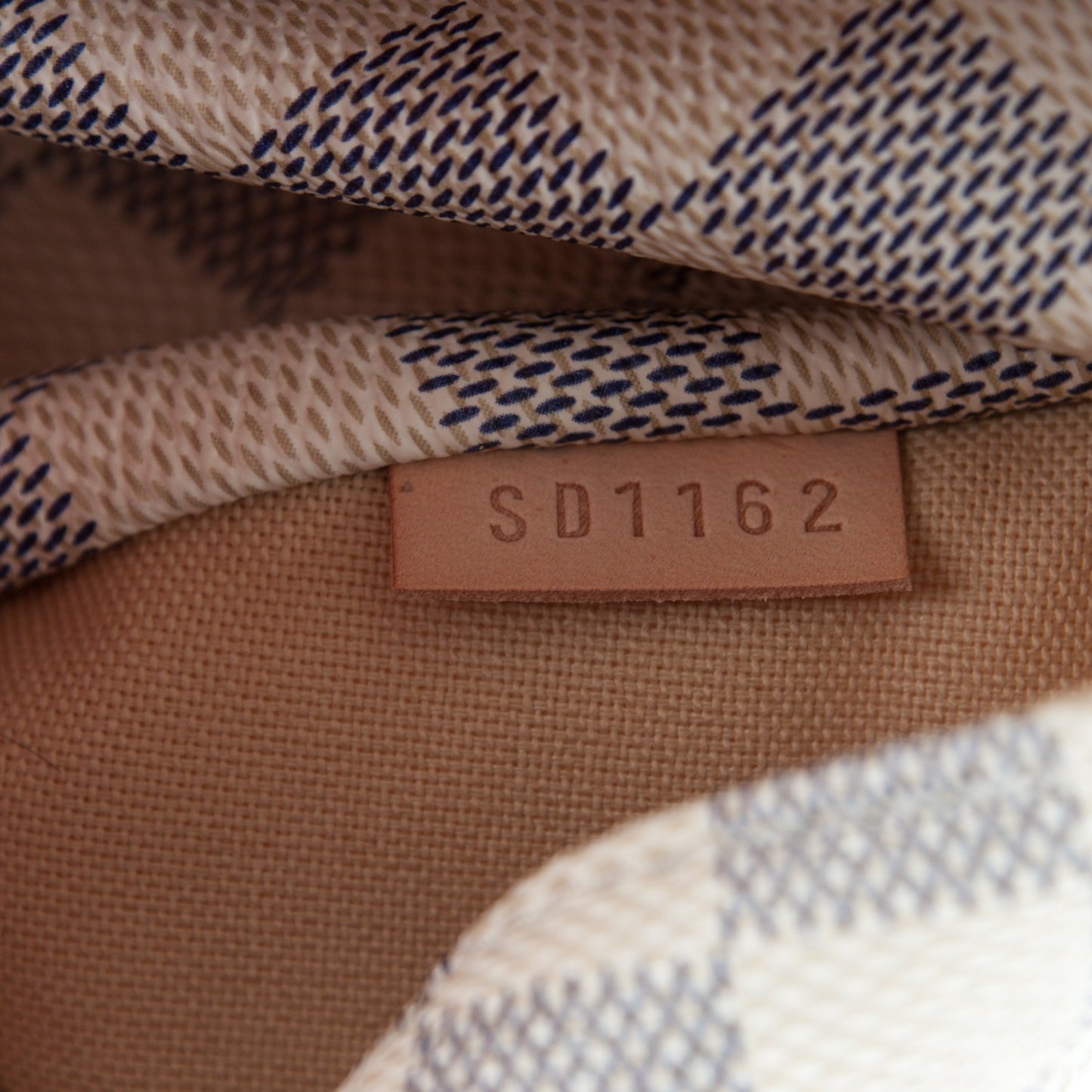 Damier Azur Totally MM