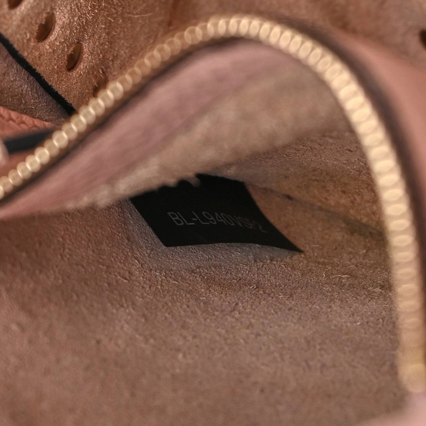 Pebbled Calfskin Small Rockstud Flip-Lock Messenger Bag Water Rose