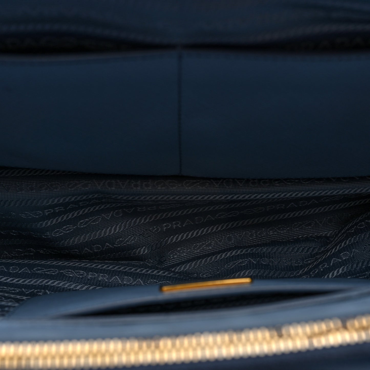 Saffiano Medium Galleria Double Zip Tote Aviazione