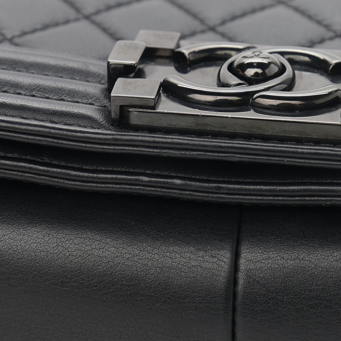 Lambskin Quilted Medium Boy Flap So Black