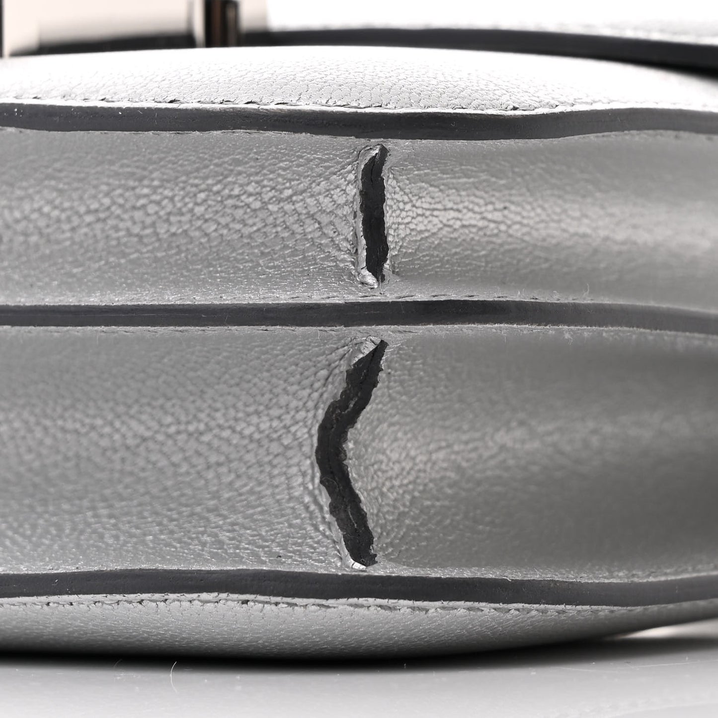 Metallic Chevre Chamkilight Constance 18 Argent