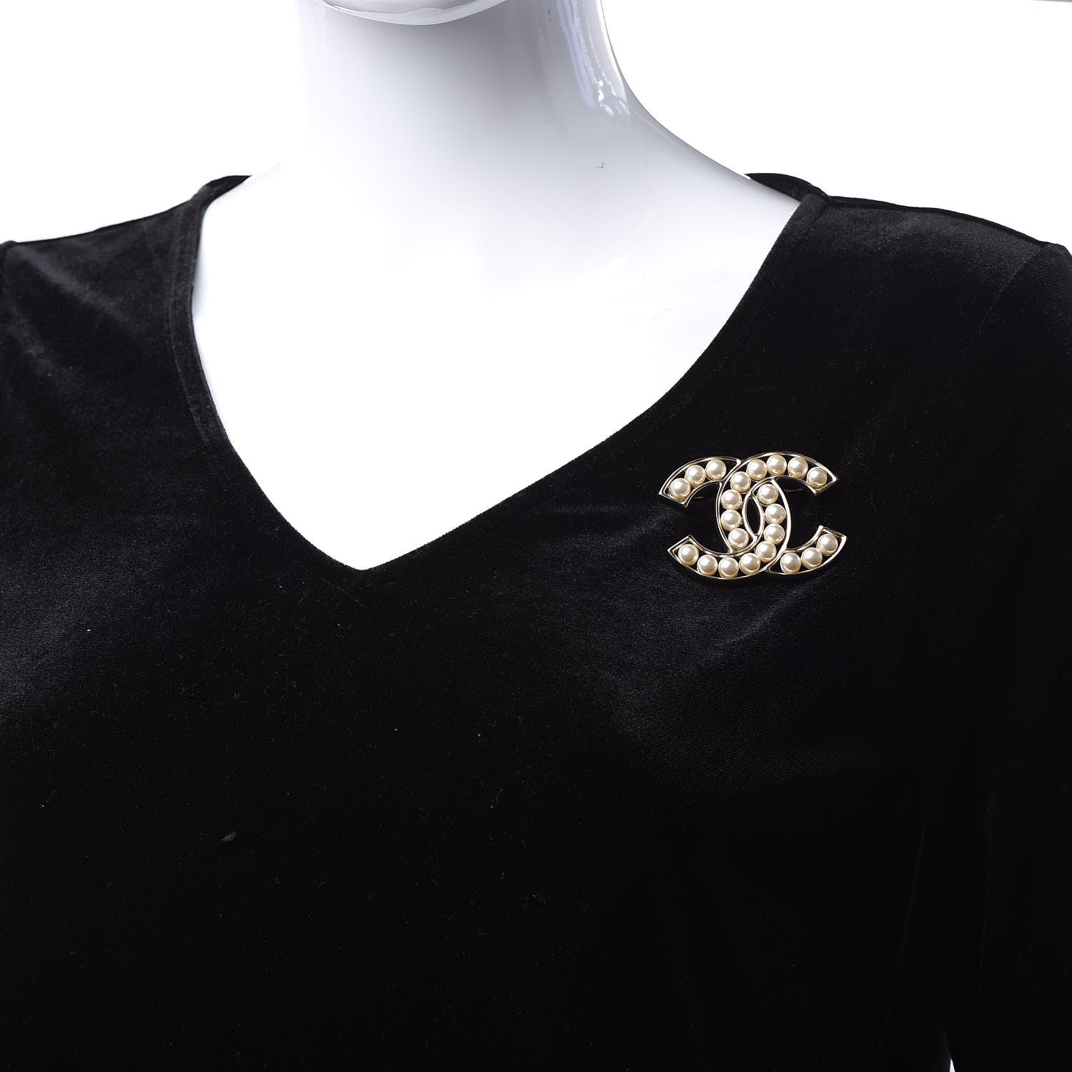 Chanel Pearl CC Brooch Light Gold 2 of 5