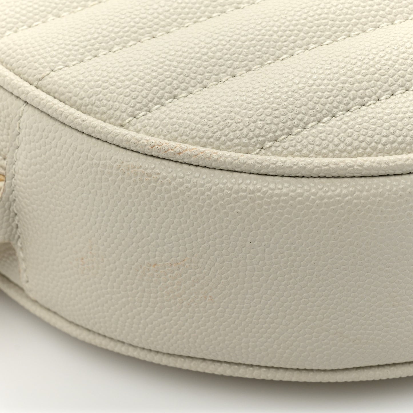 Grain De Poudre Matelasse Chevron Quilted Round Vinyle Camera Bag Crema Soft