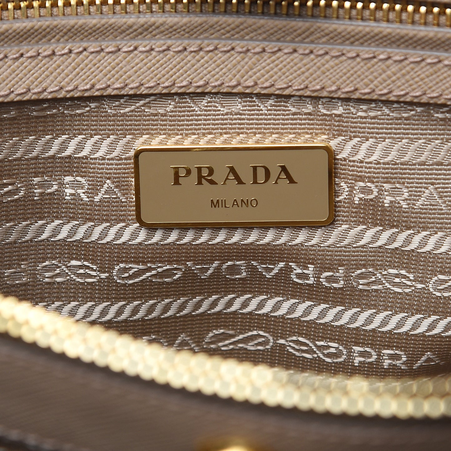 Saffiano Lux Medium Tote Sabbia