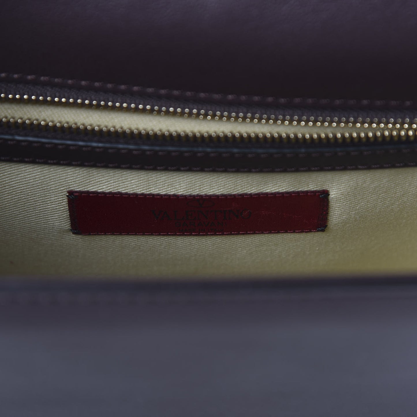 Vitello Medium Glam Lock Rockstud Flap Griotte