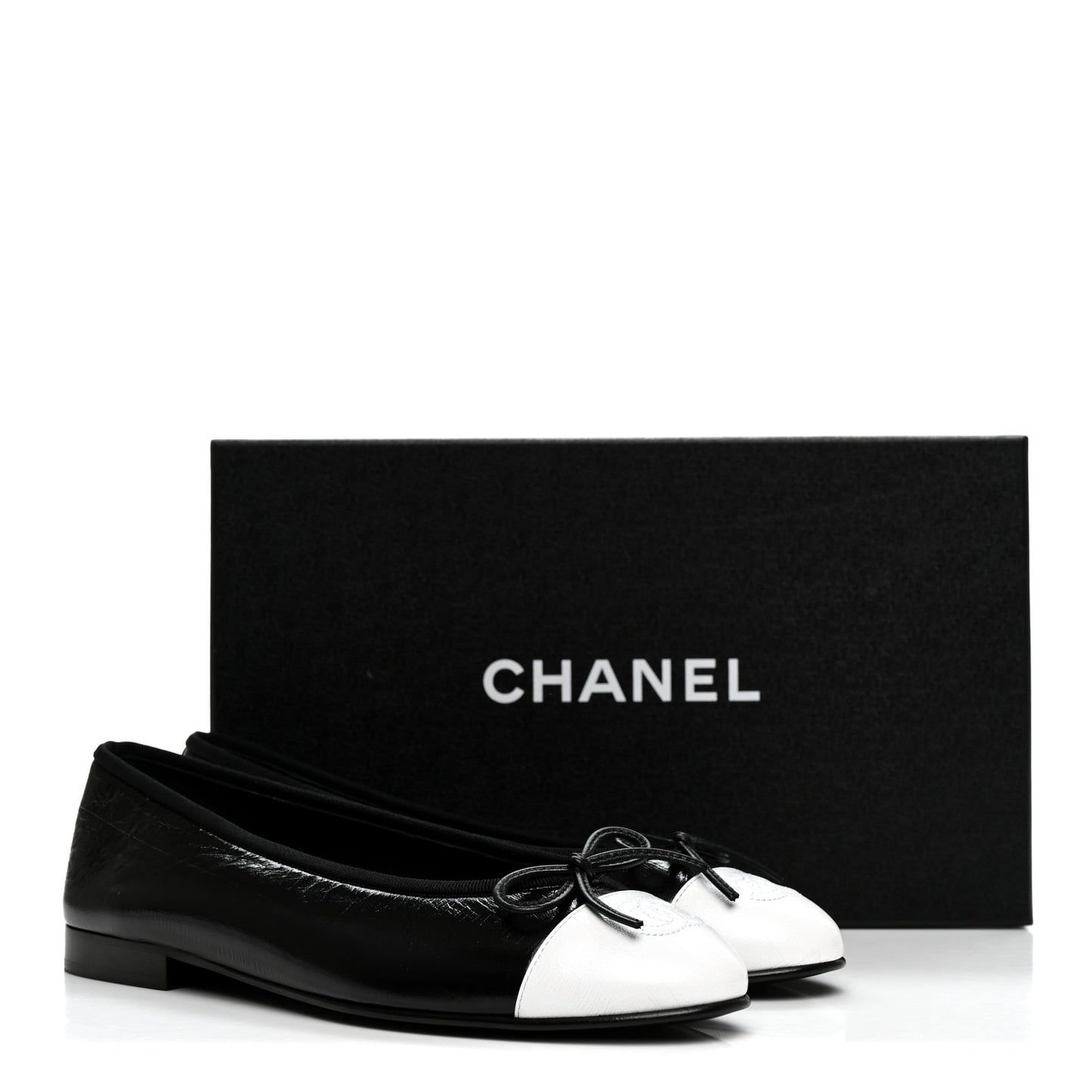 Crumpled Shiny Lambskin Cap Toe CC Ballerina Flats 38 Black White