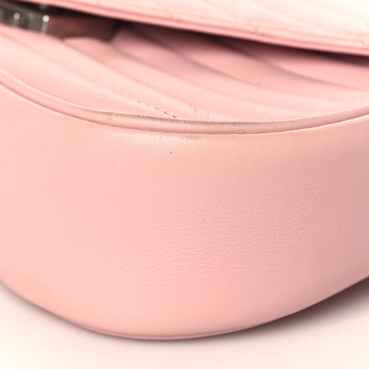 Calfskin New Wave Chain PM Smoothie Pink