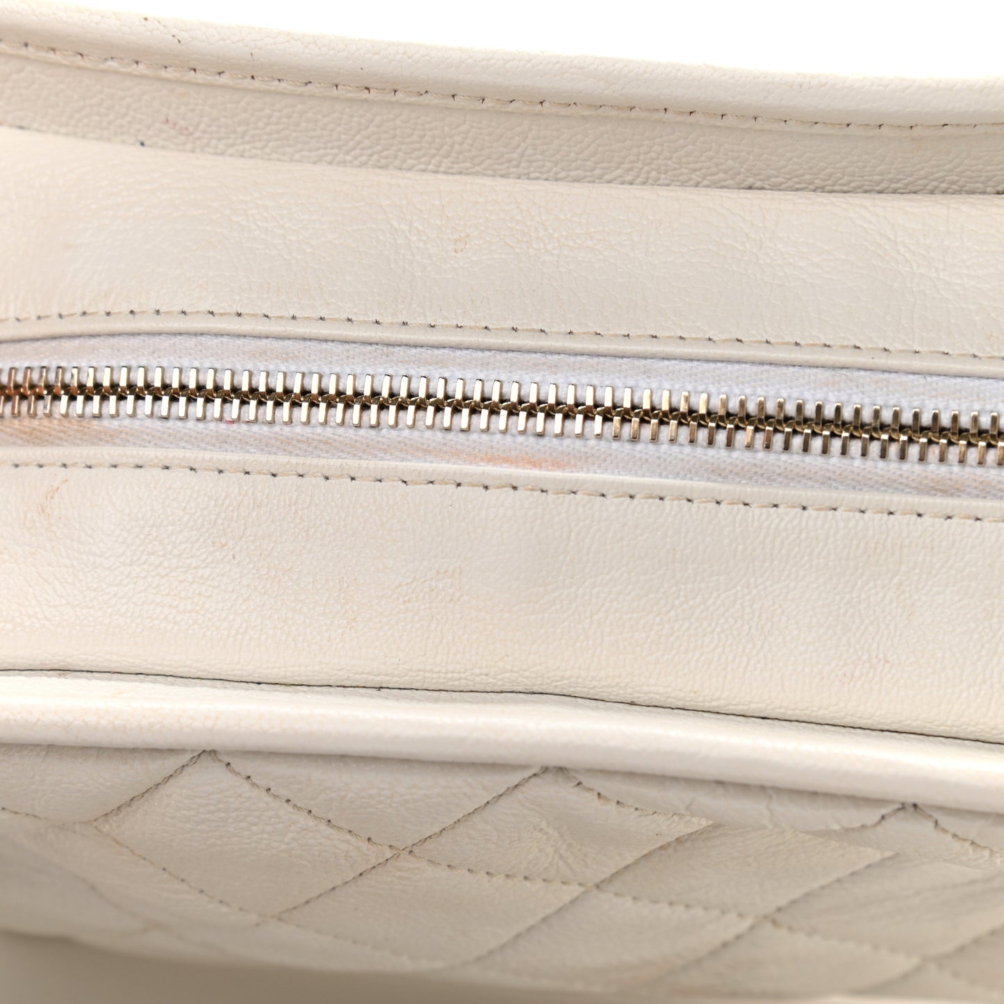 Patent Goatskin Quilted Medium Gabrielle Hobo White