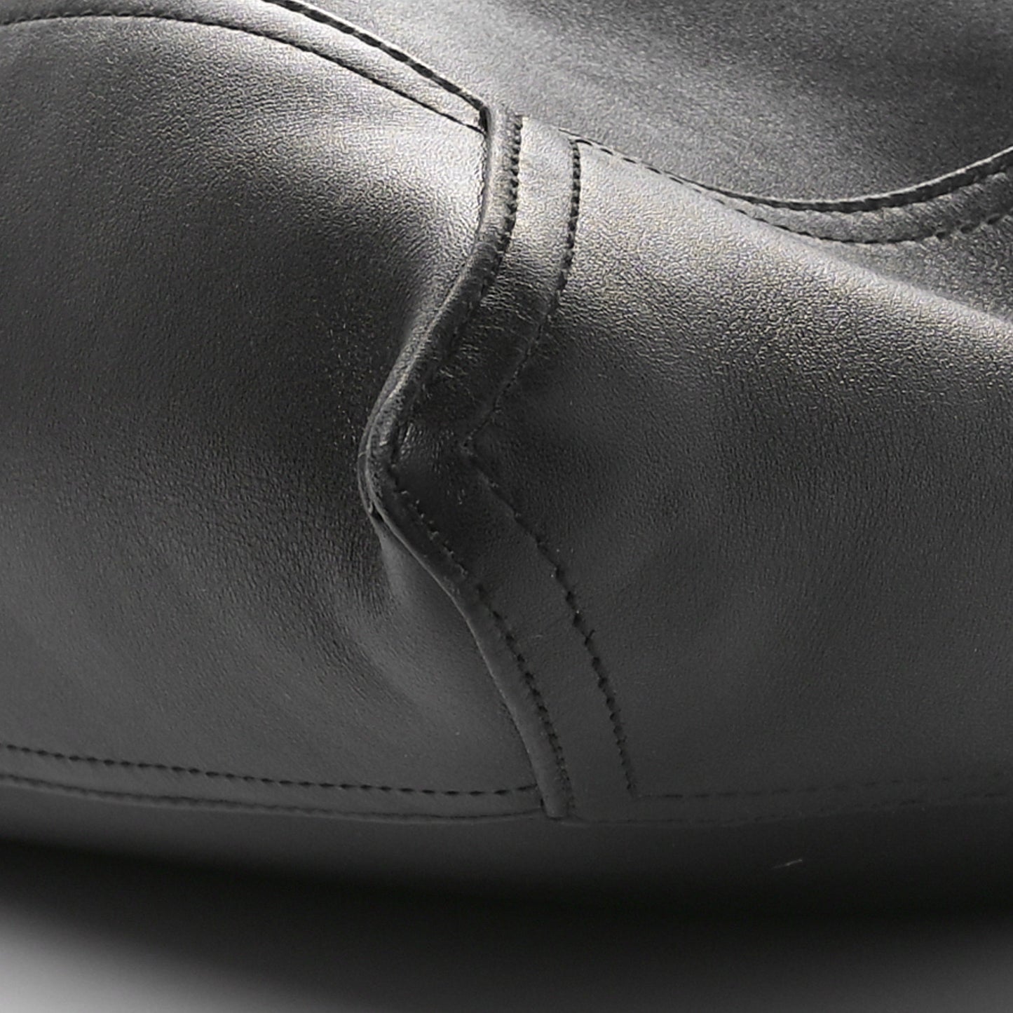 Silky Calfskin Large Hop Black