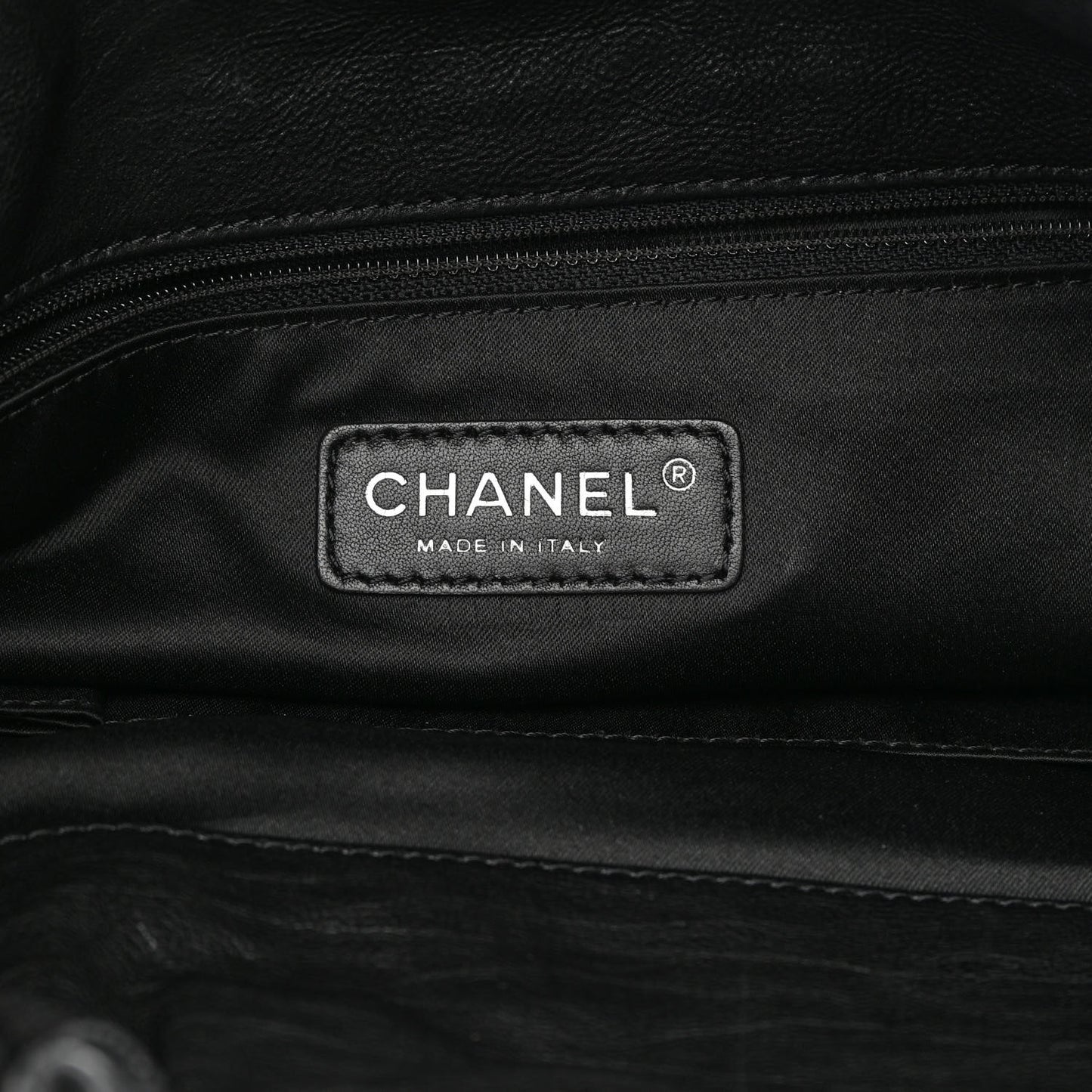 Distressed Glazed Caviar Quilted Large Elastic Tote Black