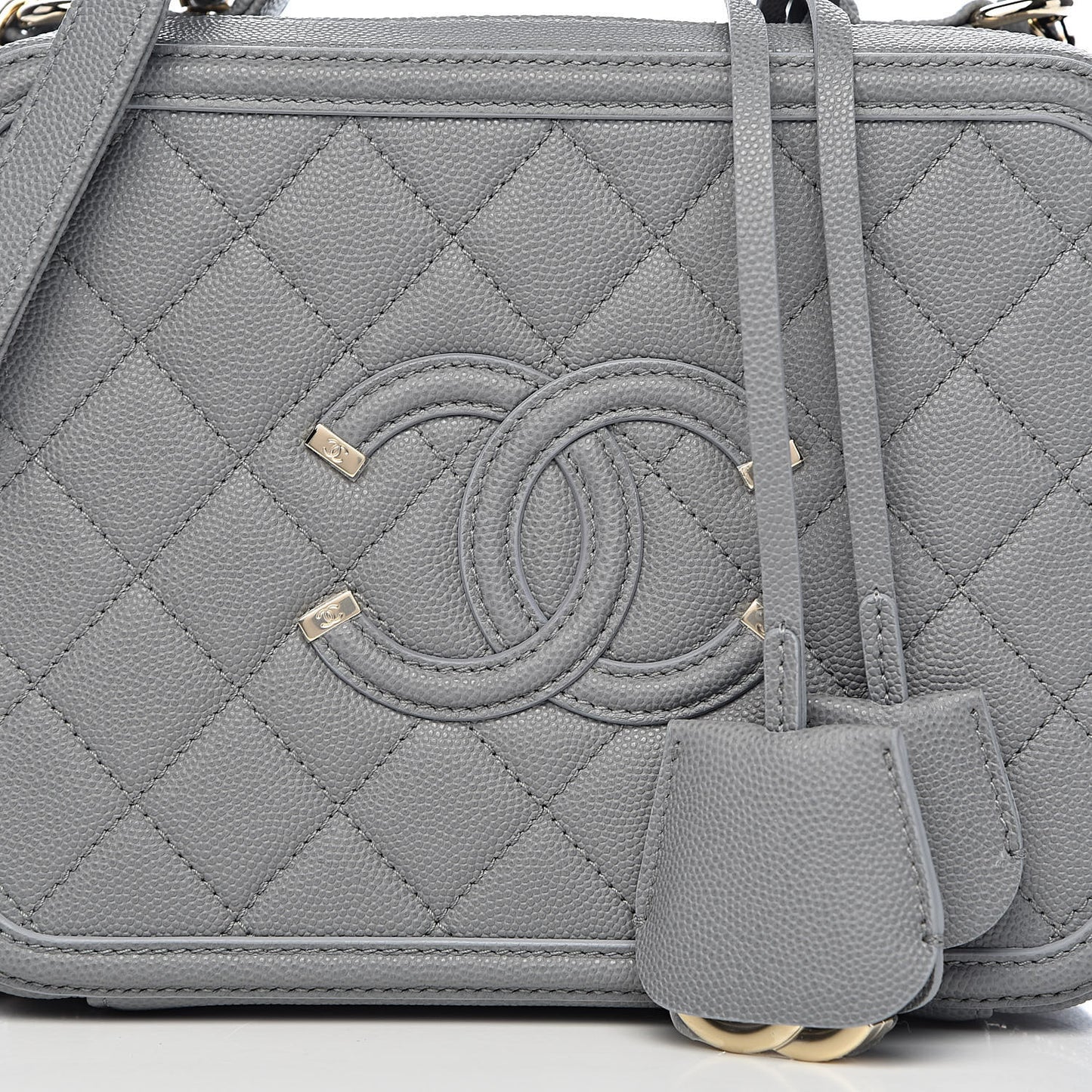 Caviar Quilted Medium CC Filigree Vanity Case Grey