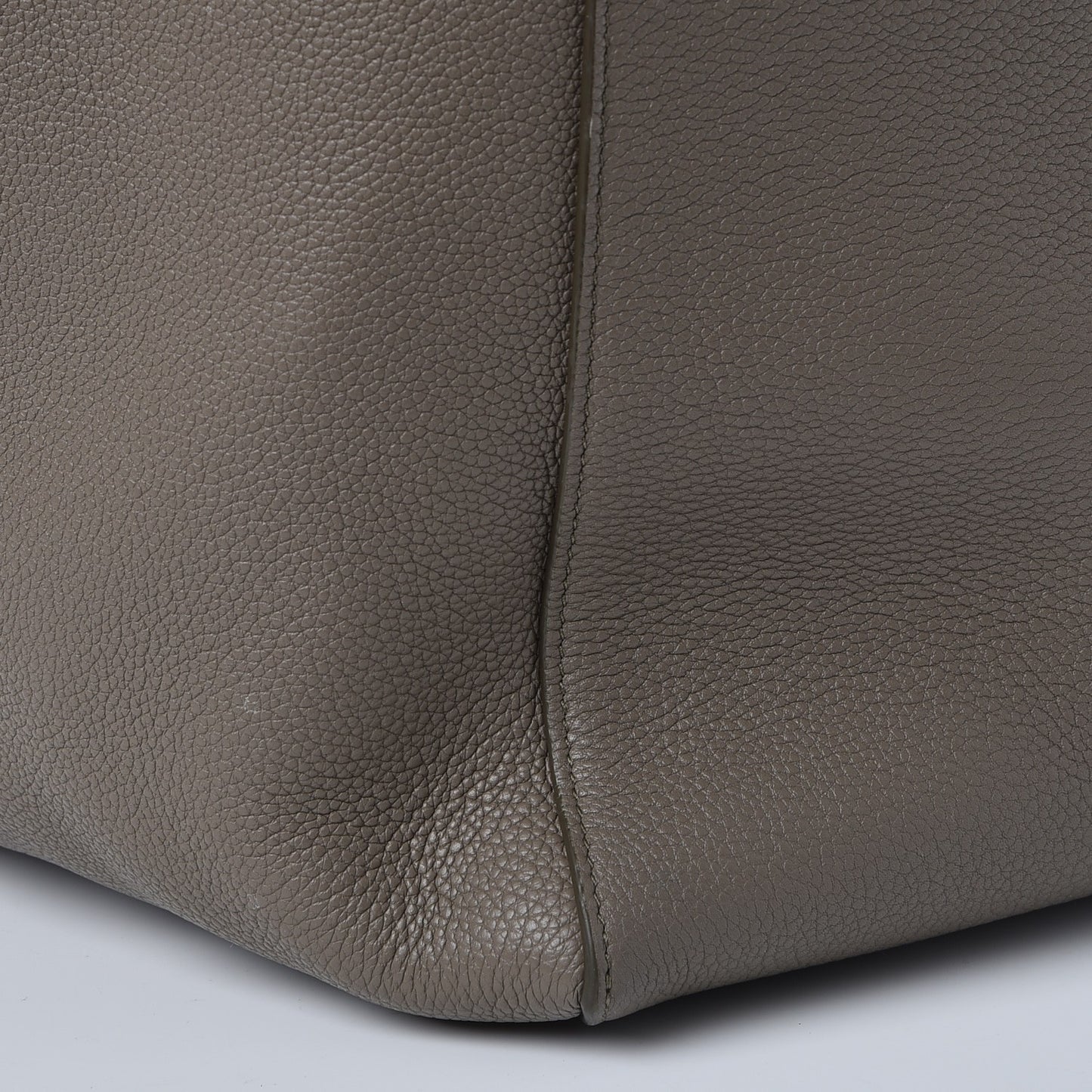 Soft Grained Calfskin Medium Cabas Phantom Taupe