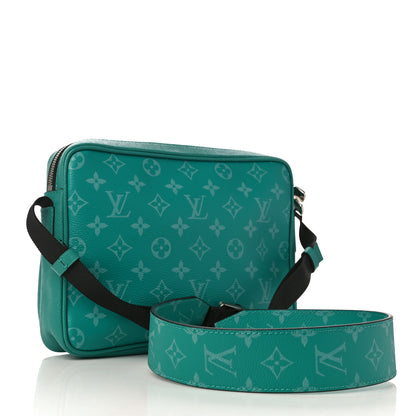 Louis Vuitton Taiga Monogram Outdoor Messenger Vert 3 of 10