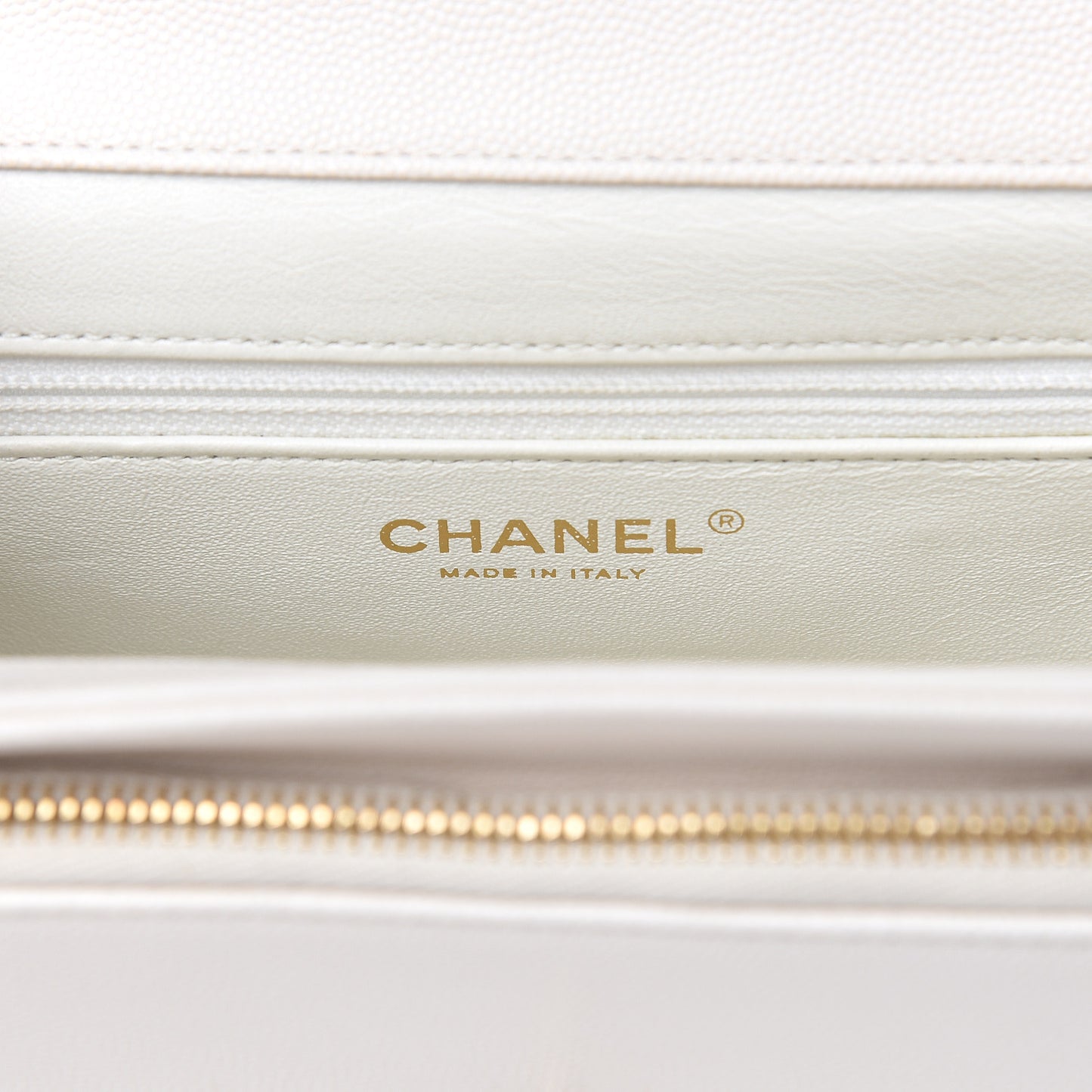 Caviar Quilted Medium Business Affinity Flap White