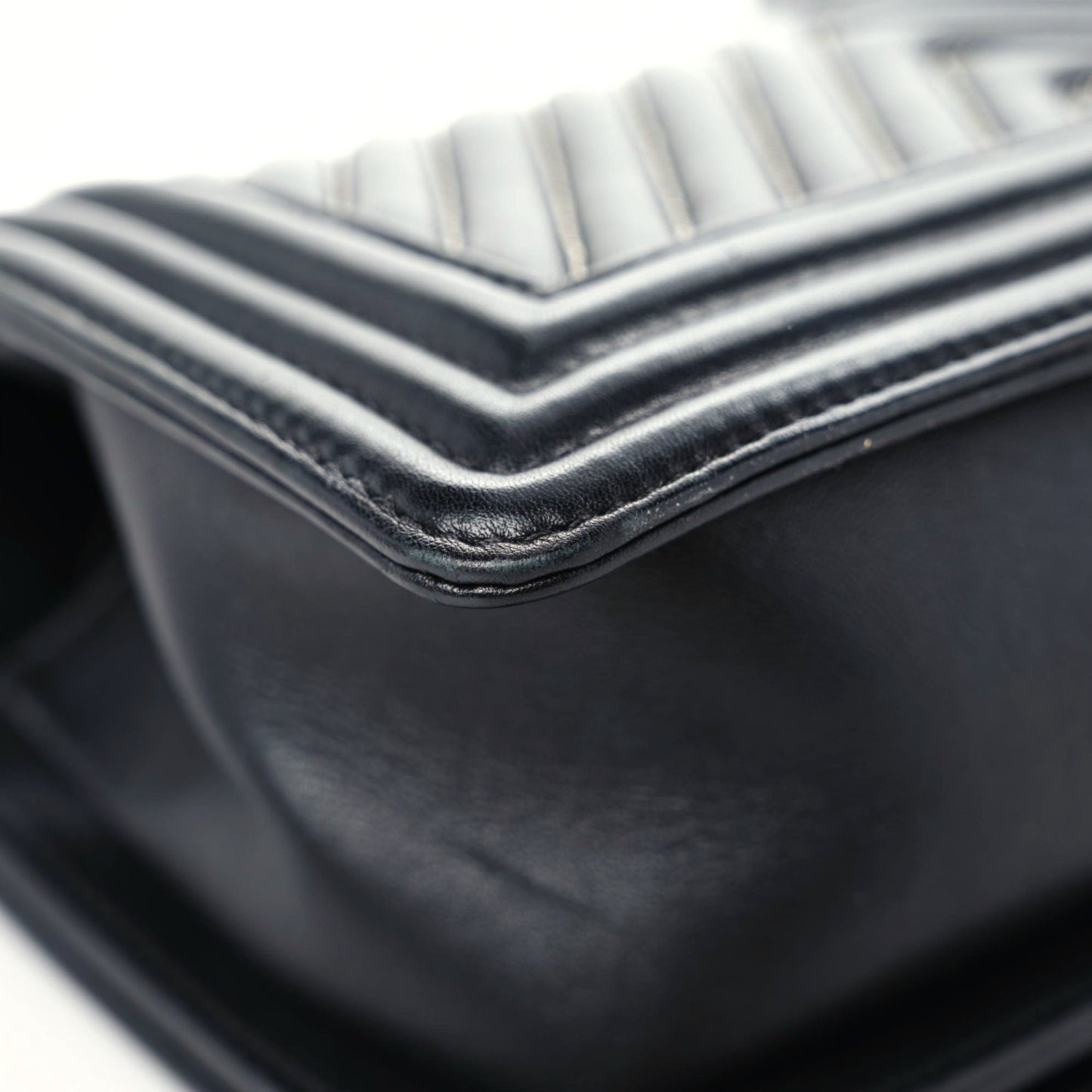 Calfskin Chain Chevron Small Boy Flap Black