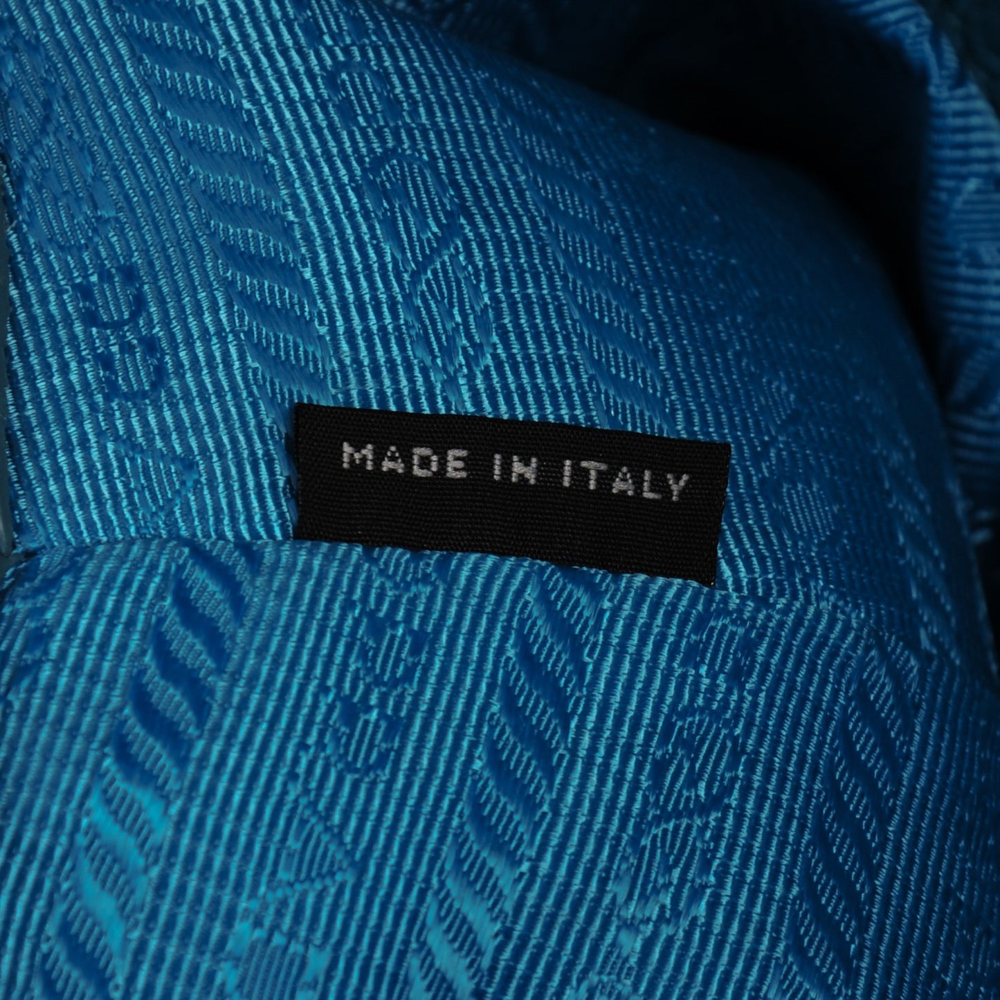 Vitello Daino Side Zip Tote Voyage