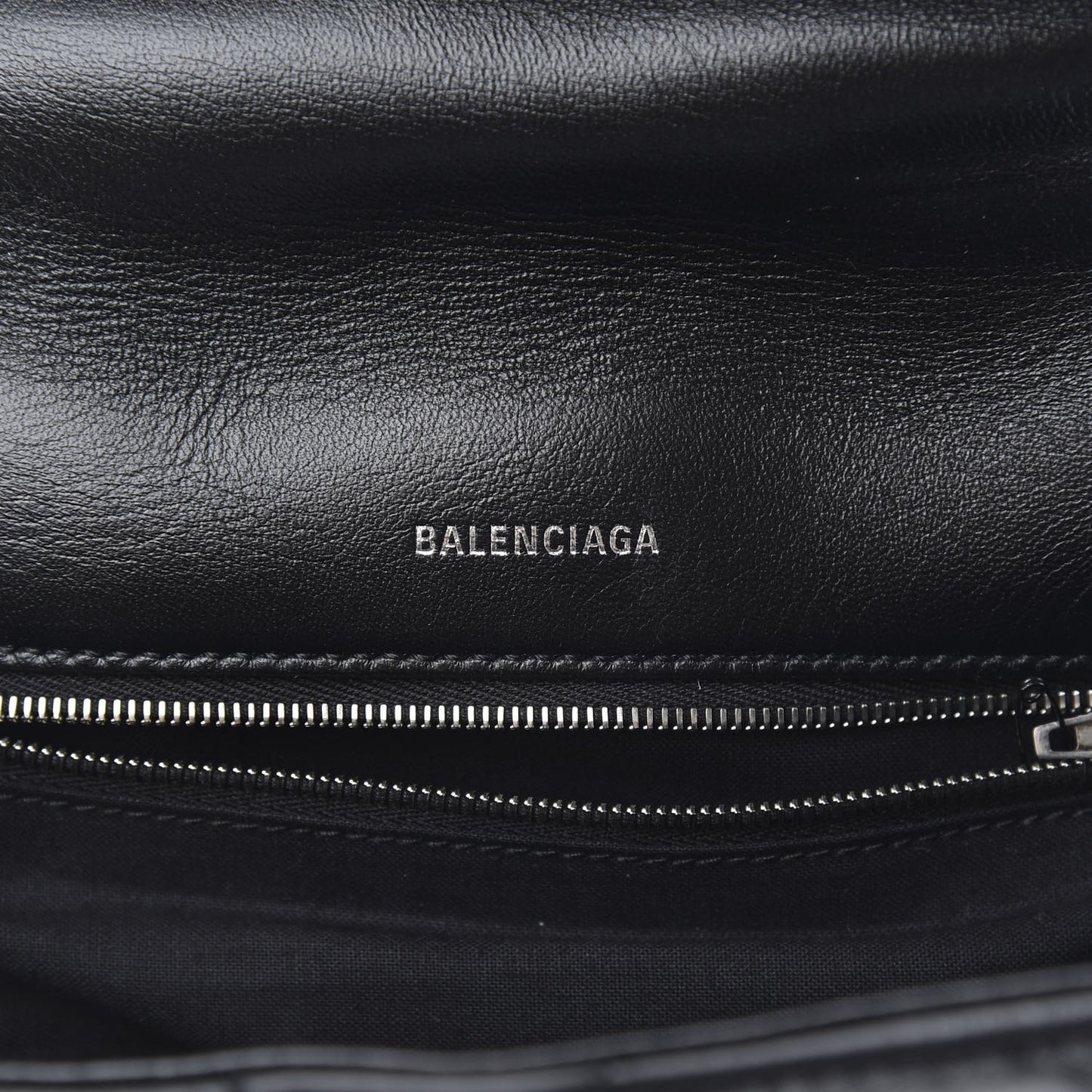 Nappa Calfskin Quilted Touch B Puffy Clutch Black