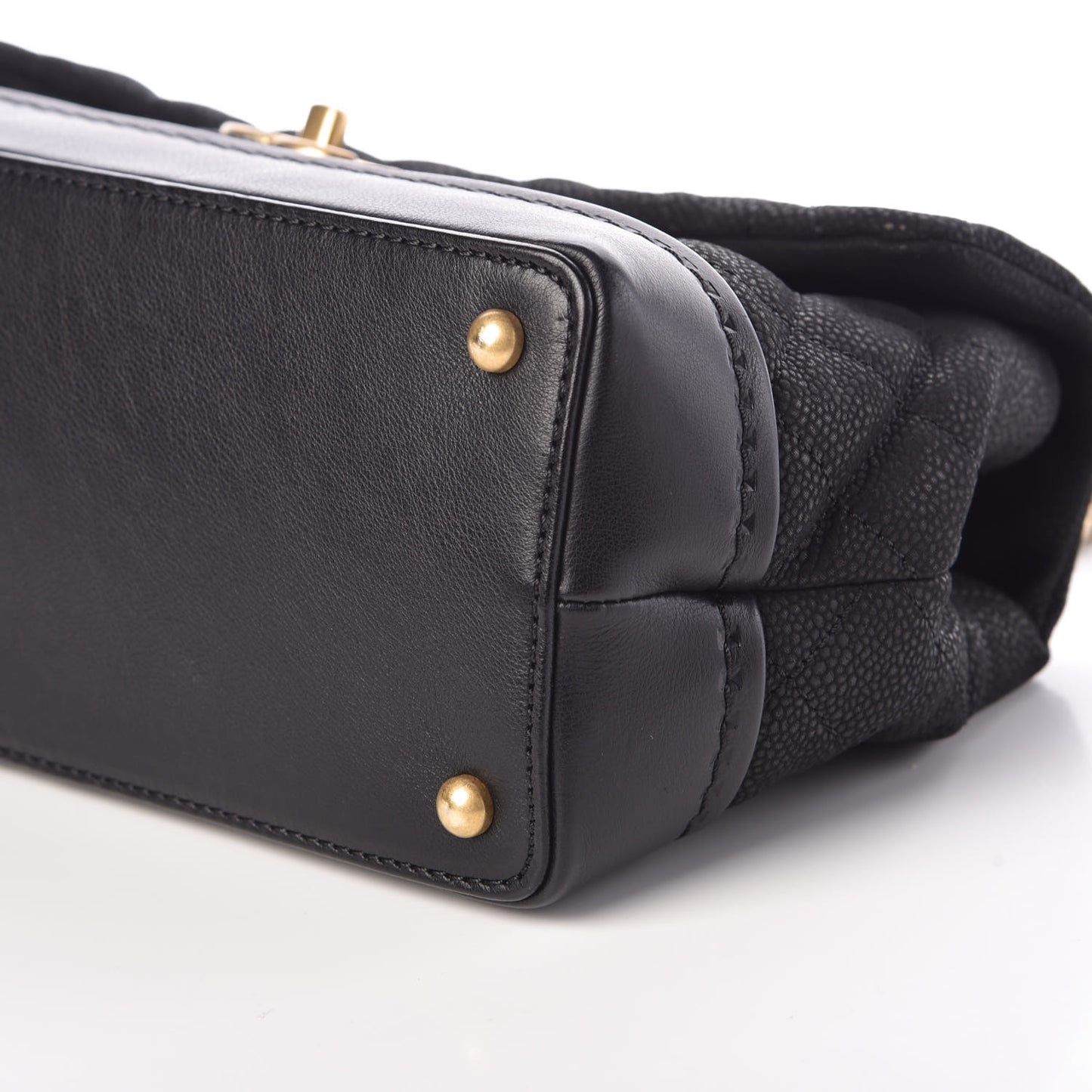 Iridescent Grained Calfskin Medium Globe Trotter Flap Black