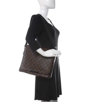 Louis Vuitton Monogram Macassar District MM 2 of 10