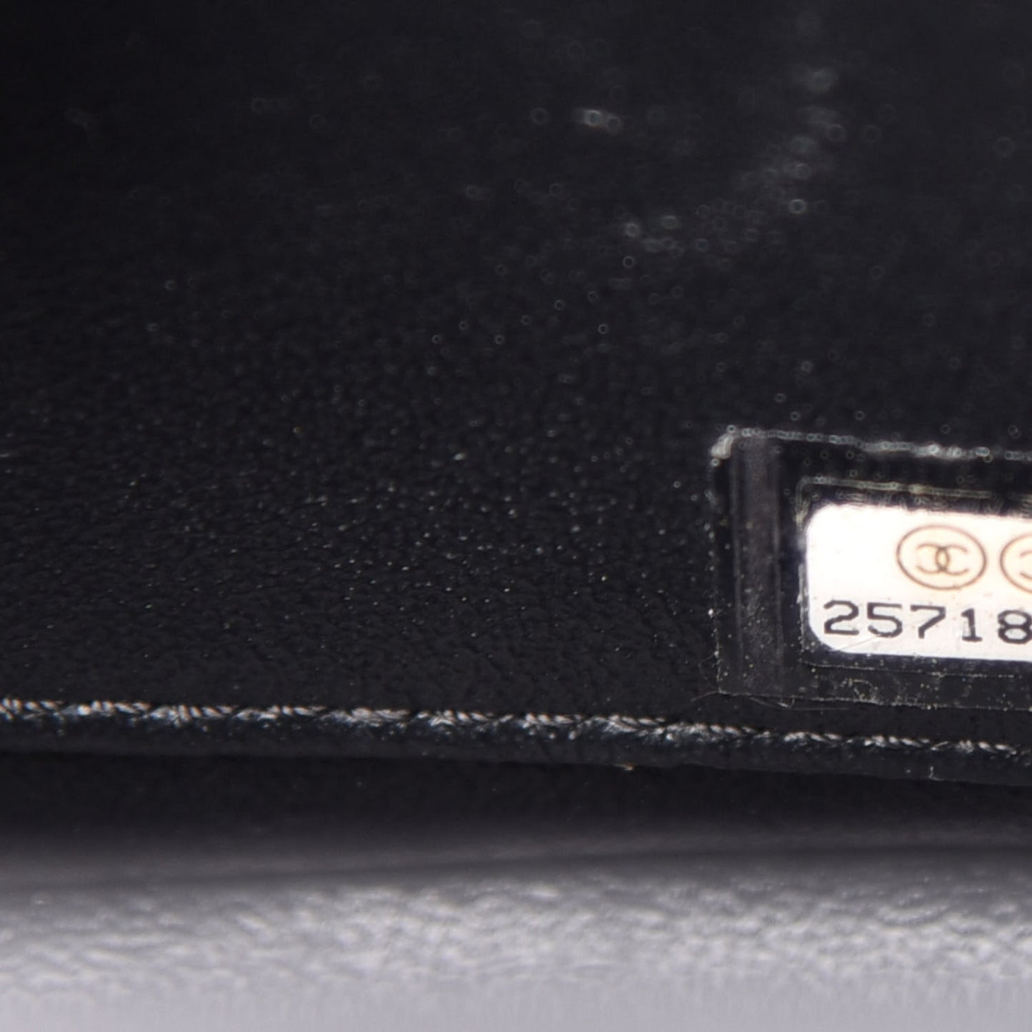 Caviar Quilted Medium Business Affinity Flap Black