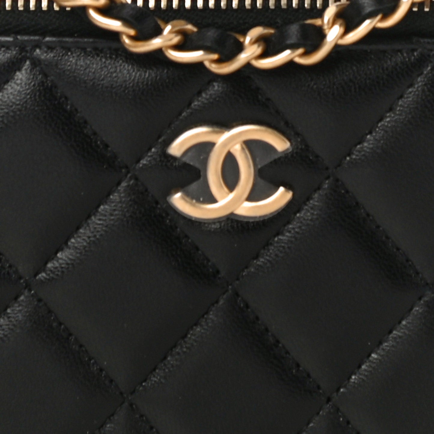 Lambskin Quilted Small Top Handle Vanity Case With Chain Black