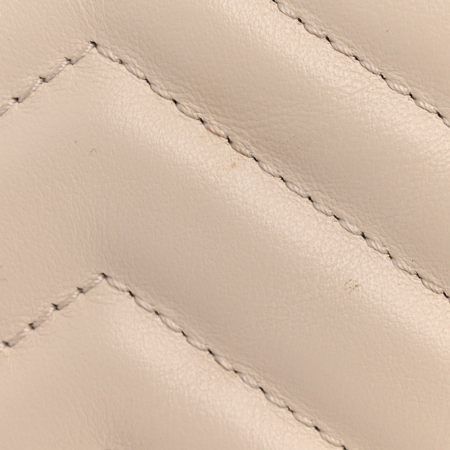 Calfskin Matelasse Small GG Marmont Shoulder Bag White