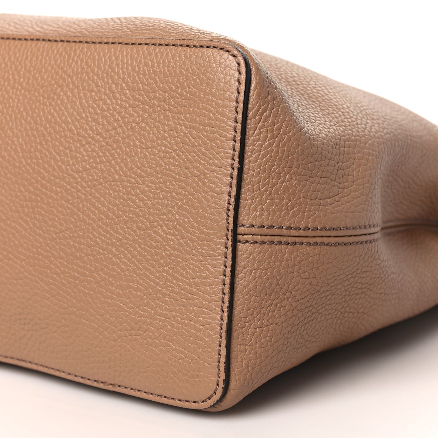 Pebbled Calfskin Large Soho Hobo Camelia